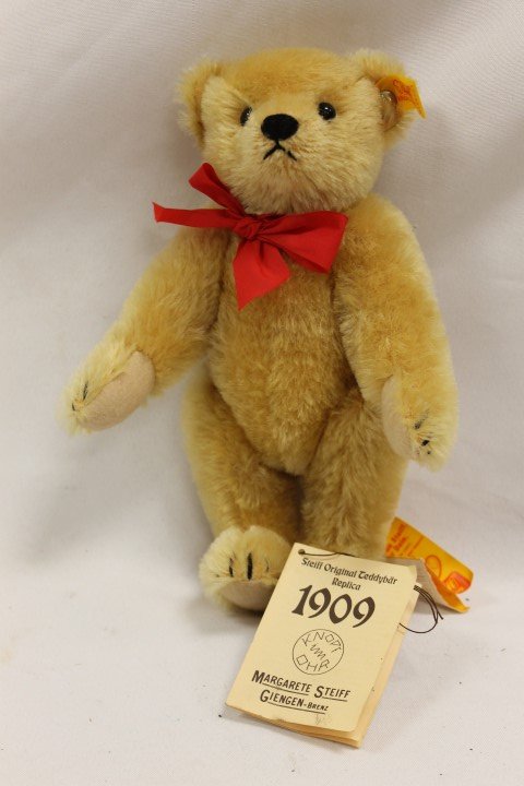 Steiff Teddy Replica 1903 bear, 0166/25, 9 1/2": Steiff Teddy Replica 1903 bear, 0166/25, 9 1/2"