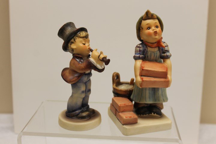 Hummel figurines: "Serenade", 85/0, TMK5, 4 7/8"; "The: Hummel figurines: "Serenade", 85/0, TMK5, 4 7/8"; "The Builder", 305, 1955, TMK6, signed L 93, 5 1/2"
