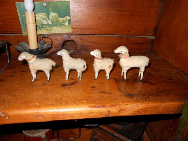(5) early sheep, 2 1/2" to 3", including one not in (1 of 2)