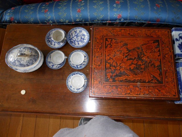 Seven piece blue and white china tea set with decorated: Seven piece blue and white china tea set with decorated 11" X 12" box, with (5) additional pieces, the largest 6 1/2"