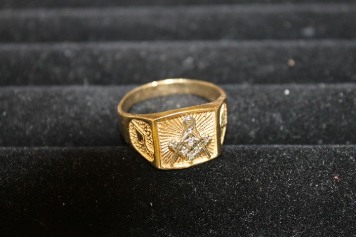 Man's 10K yellow gold Masonic ring, Size 14: Man's 10K yellow gold Masonic ring, Size 14