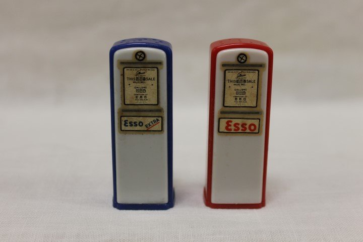 Esso/Esso Extra salt and pepper shakers, 2 3/4" tall,: Esso/Esso Extra salt and pepper shakers, 2 3/4" tall, Avsco, Inc. K.C. Mo. Phillip's Green Hills Esso 3907 Hillsboror Rd. Ph. 9-4762 Nashville, Tenn