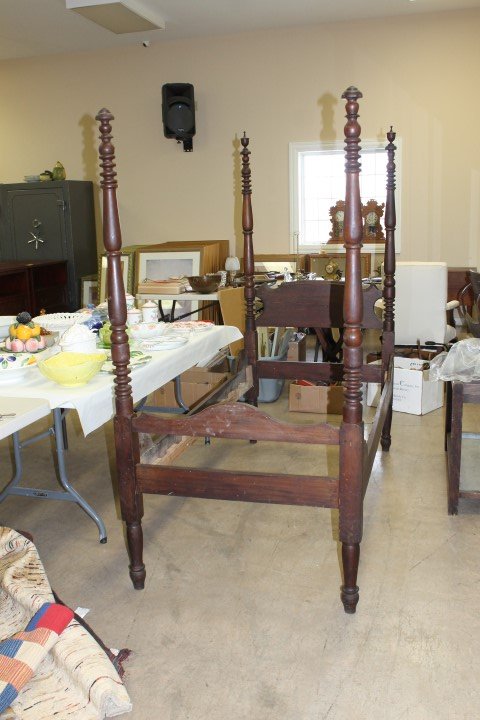 Early walnut spool turned Victorian youth poster bed: Early walnut spool turned Victorian youth poster bed with turned finials on headboard, finials missing on foot board. 74 3/4" tall, 76 5/8" long, 35 5/8" wide
