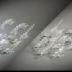 A SET OF 12 BIRD SHAPED PLACE CARD HOLDERS: A SET OF 12 BIRD SHAPED PLACE CARD HOLDERSLalique, France, 20th centuryH. 6,5/11 cmColourless, matted glass, some with etched signature, worn, some chips.12 Tischkartenhalter in VogelformLalique,