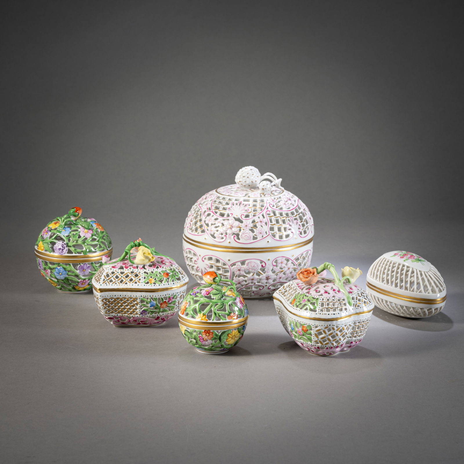 SIX FILIGREE OPENWORK PORCELAIN BOXES AND COVERS (1 of 4)