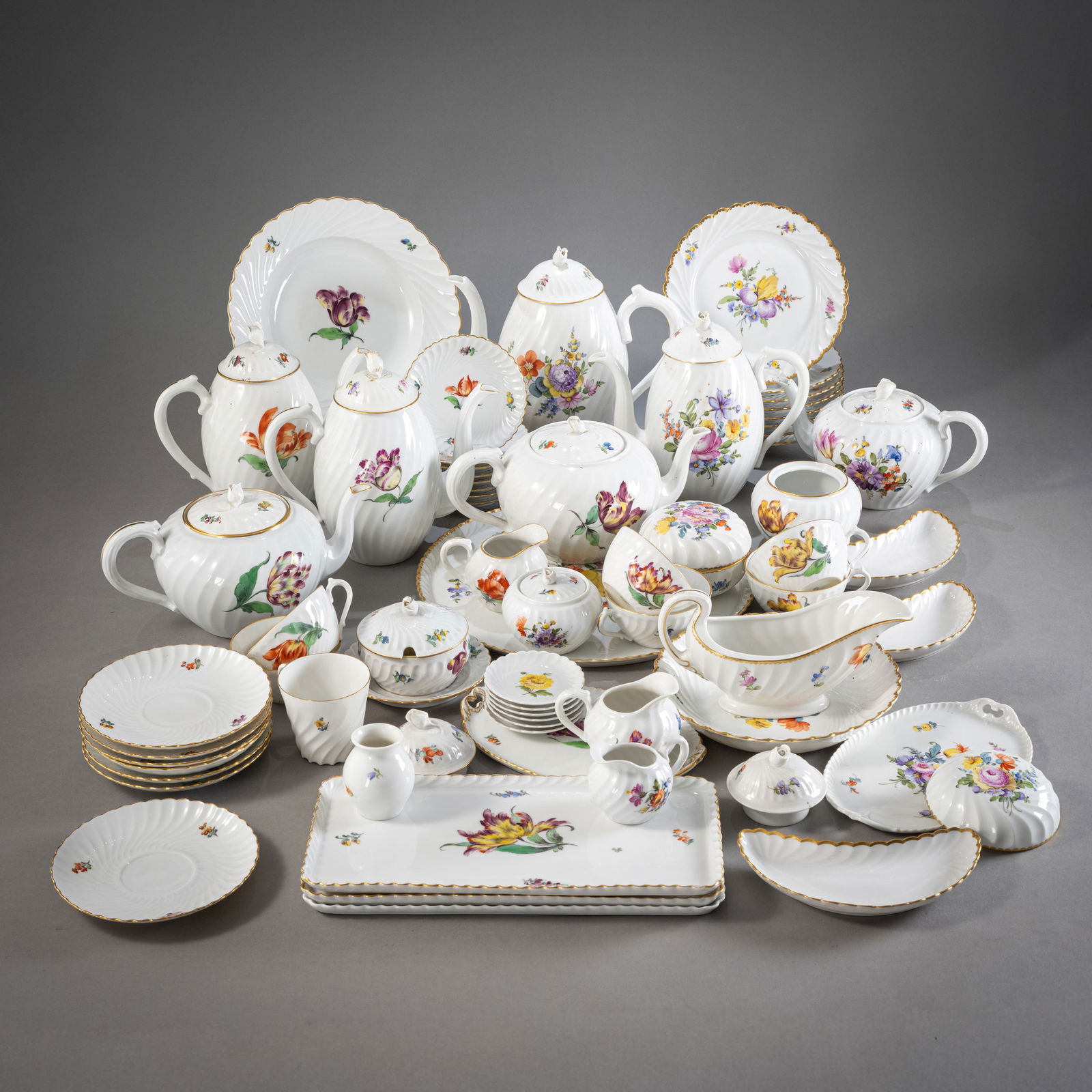 A MIXED LOT OF NYMPHENBURG FLORAL PATTERN COFFEE AND TEA SERVICE PICES (1 of 10)