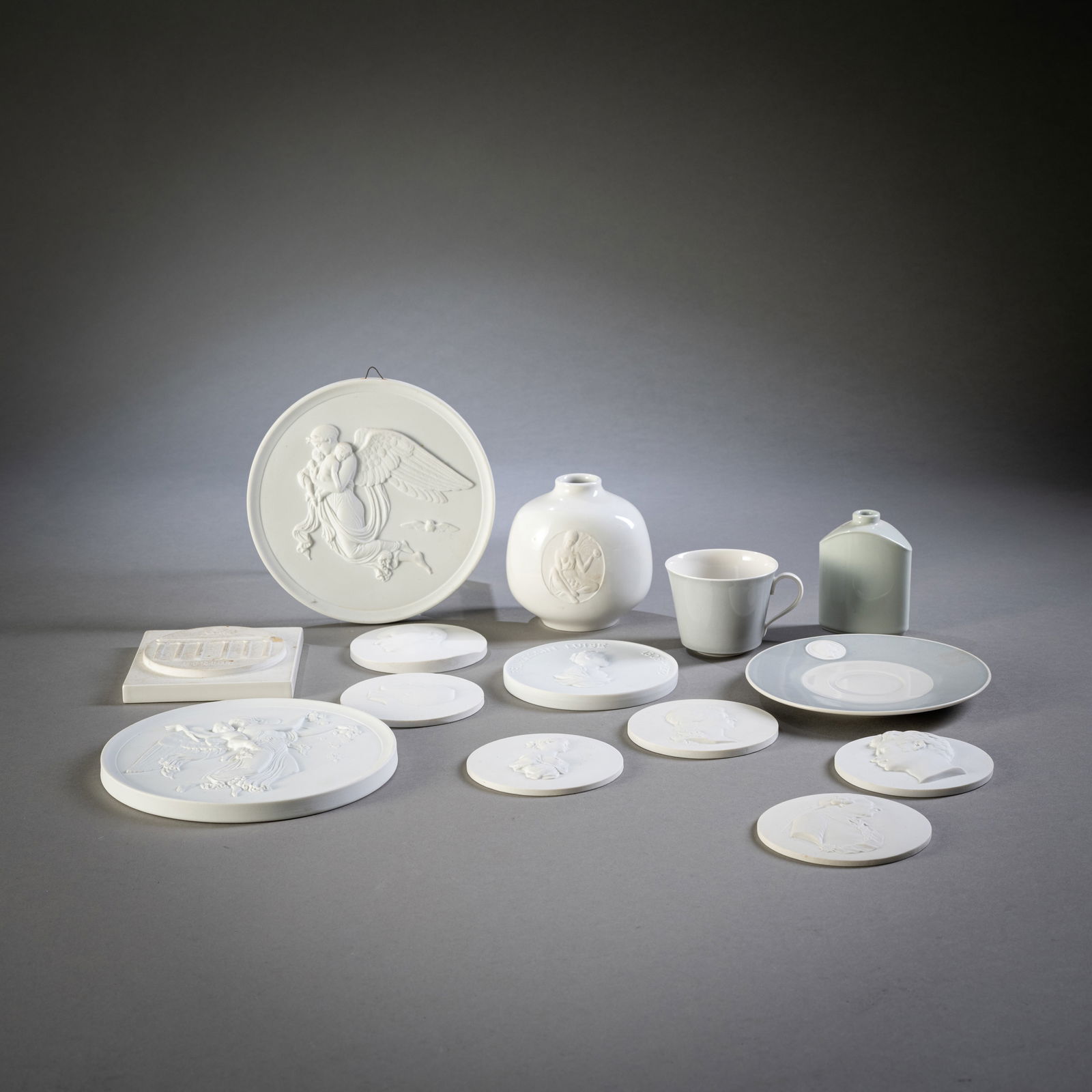 MIXED BISQUE PORCELAIN: MIXED BISQUE PORCELAINBerlin/ Meissen and others, 20th century.divers2 small vases, a cup with saucer, 6 plaques with portraits of historical personalities, such as Frederick the Great, 1 plaque with
