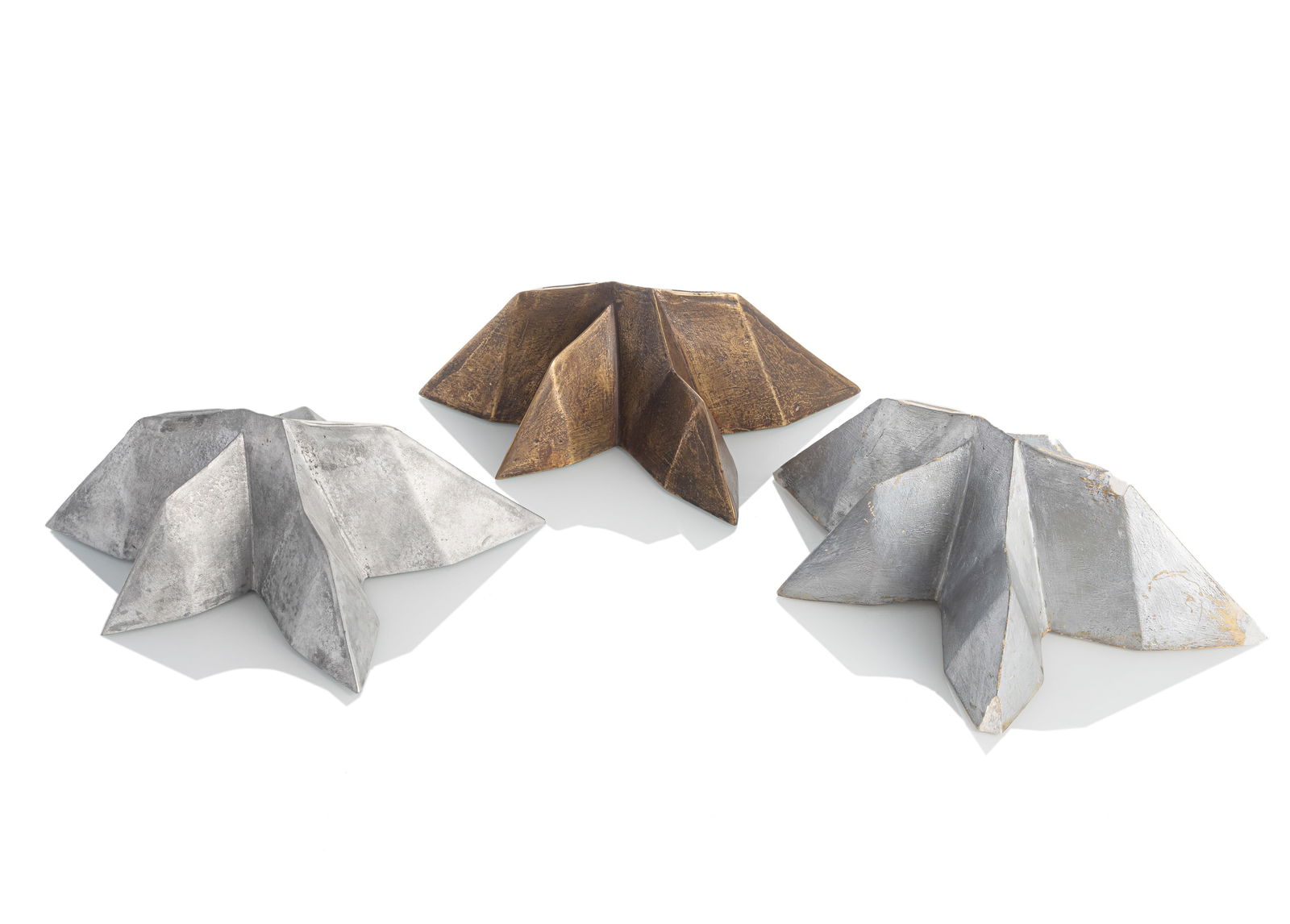 Kampmann, Utz: Kampmann, Utz Berlin, 1935 - Cogolin/Grimaud, 2006 L. 34 cm Untitled, c. 1994. Bronze, dark patina. Add.: 2 moulds. Plaster. Corporate collection, Germany.Kampmann, Utz Berlin, 1935 -