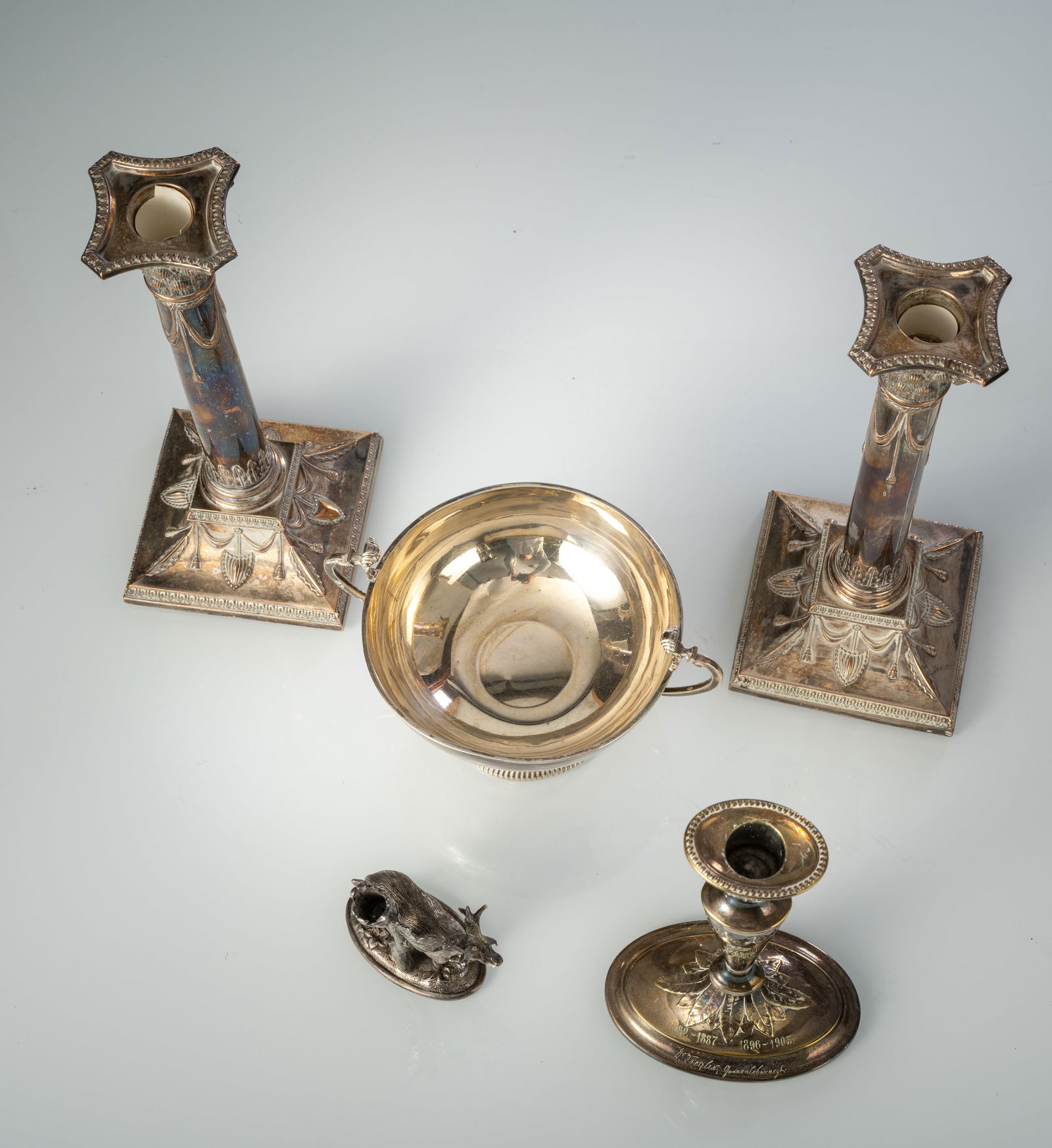 A MIXED LOT OF TABLE WARE - 4