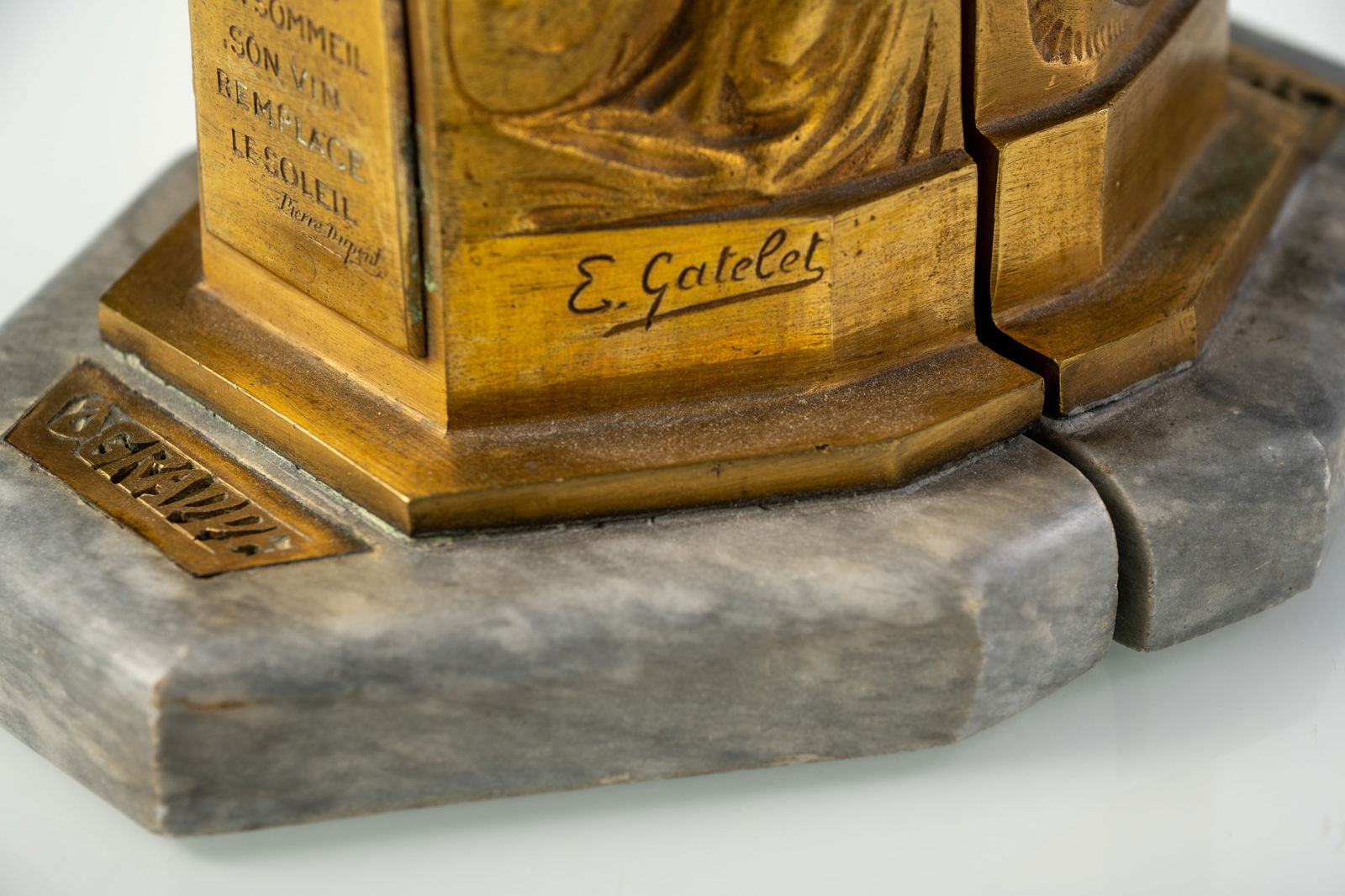 A PAIR OF GILT BRONZE BOOK ENDS "AGRAPPE" UND "AGRAIN" - 2