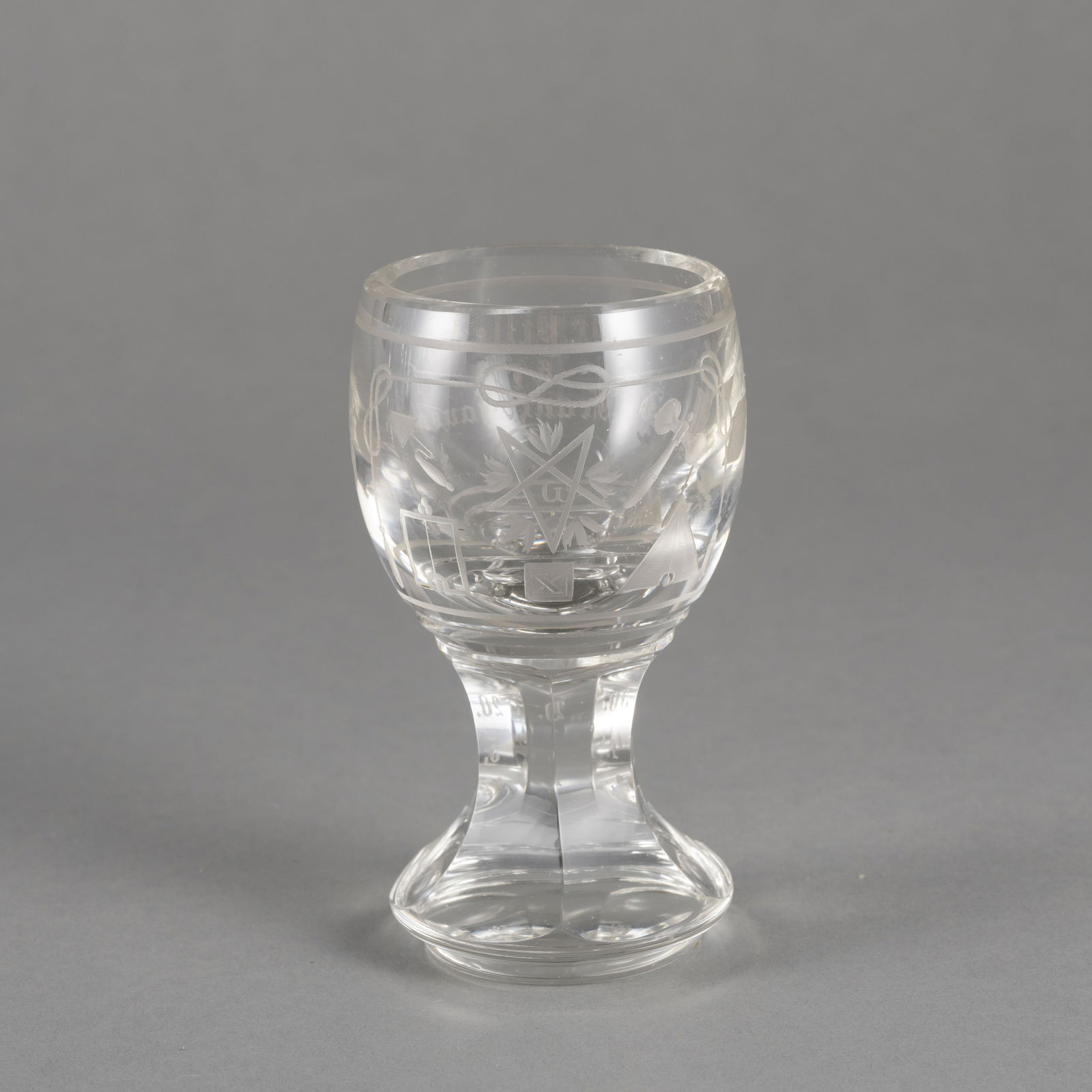 Lodge glass: Lodge glass 19th century H. 13 cm Masonic motifs and dedication, minor wearLogenglas 19. Jhdt. H. 13 cm Freimaurer Motive u. Widmung, min. ber.