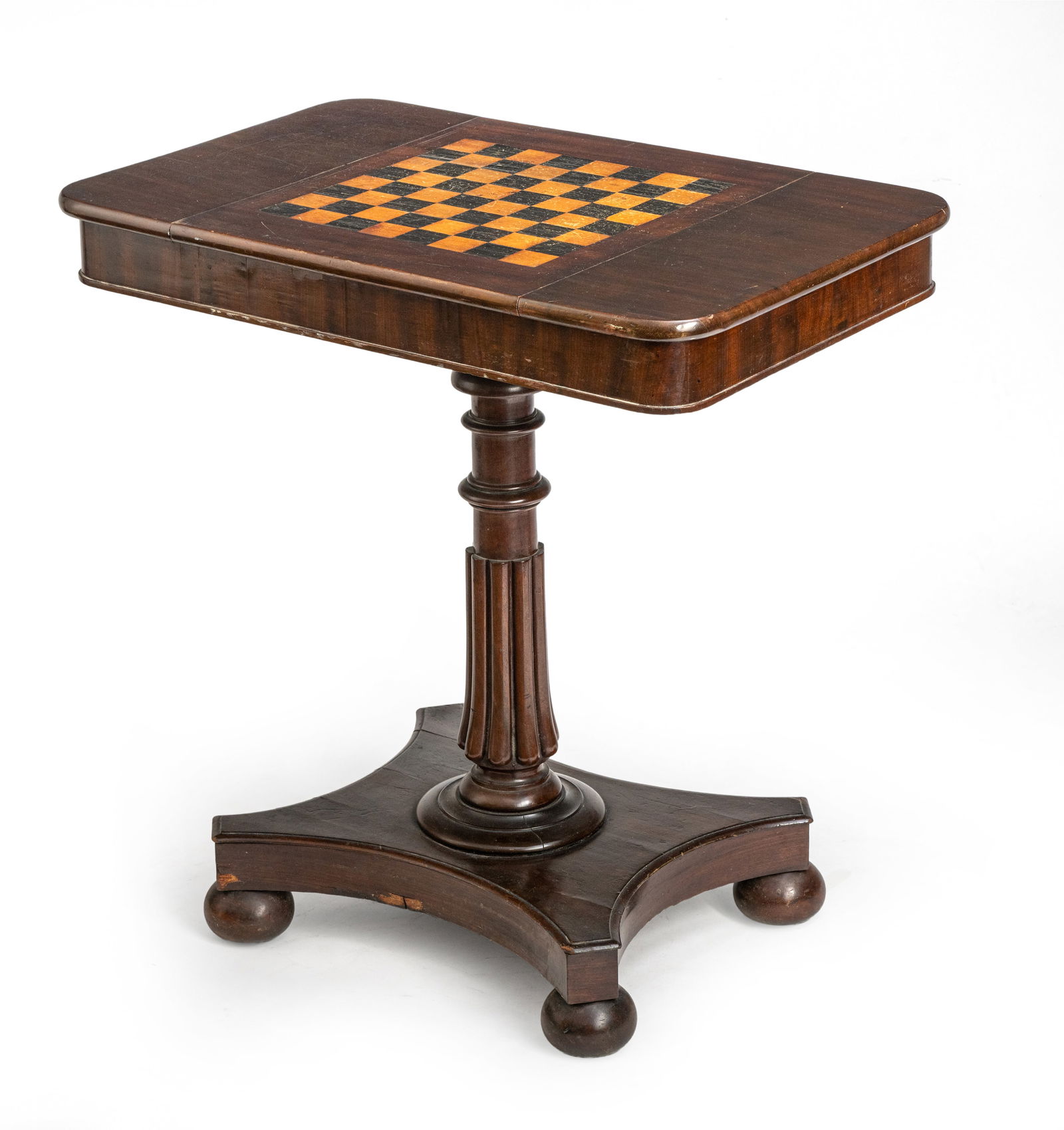 AN ENGLISH MAHOGANY OCCASIONAL TABLE WITH CHESSBOARD (1 of 5)