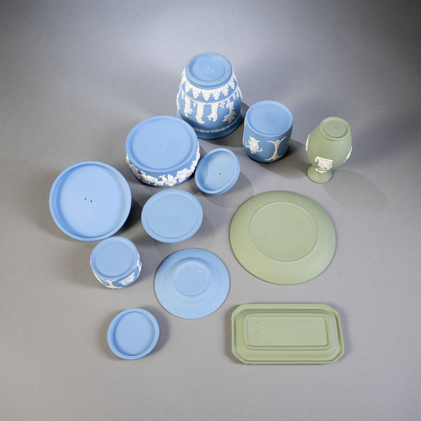 9 PIECES WEDGWOOD PORCELAIN, JASPERWARE - 3