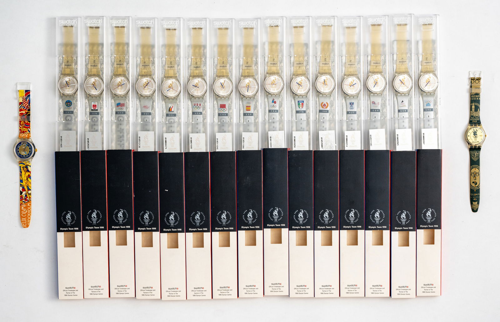 Mixed lot of 17 Swatch watches: Mixed lot of 17 Swatch watches From the "Olympic Team 1996" edition of Great Britain, Italy, Germany, China, Spain, Austria, USA, among others; plastic bracelets, water-resistant, quartz movement not