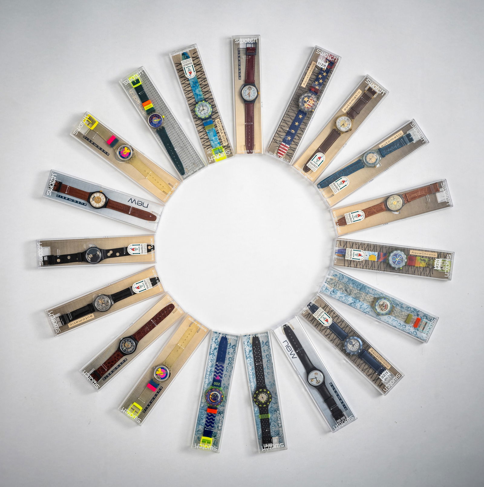 Mixed lot of 19 Swatch watches: Mixed lot of 19 Swatch watches Various editions, plastic and leather straps, water-resistant, quartz movement not tested for functionality, batteries must be replaced, with case. Collection Monika