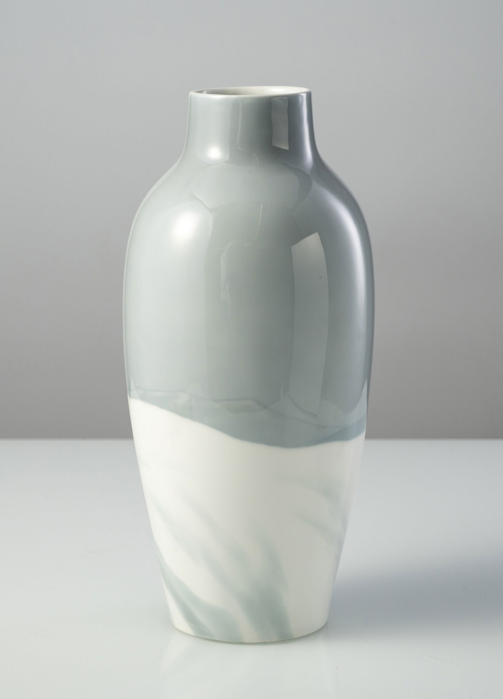 A PORCELAIN VASE WITH WINTER LANDSCAPE - 3