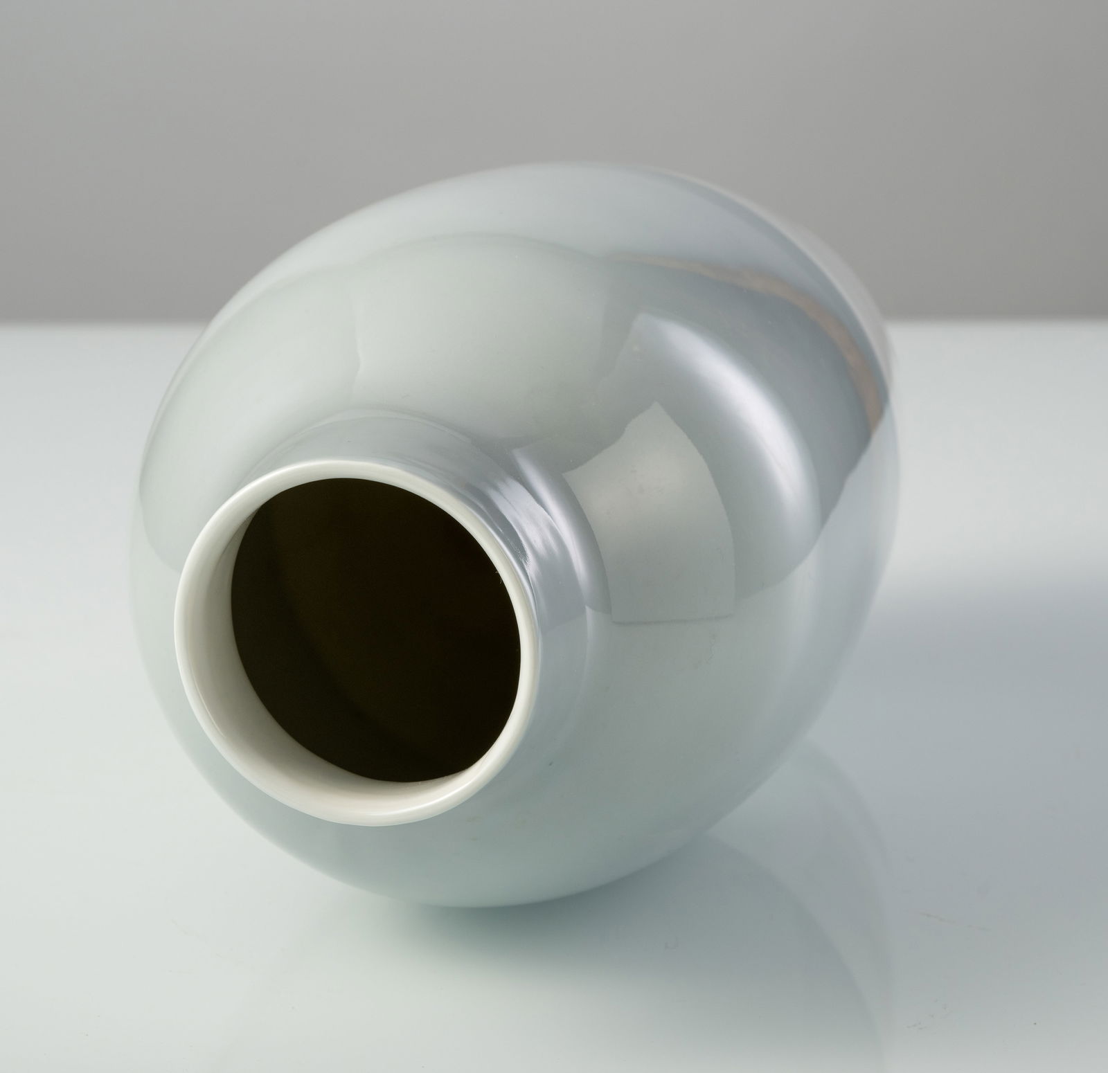 A PORCELAIN VASE WITH WINTER LANDSCAPE - 4