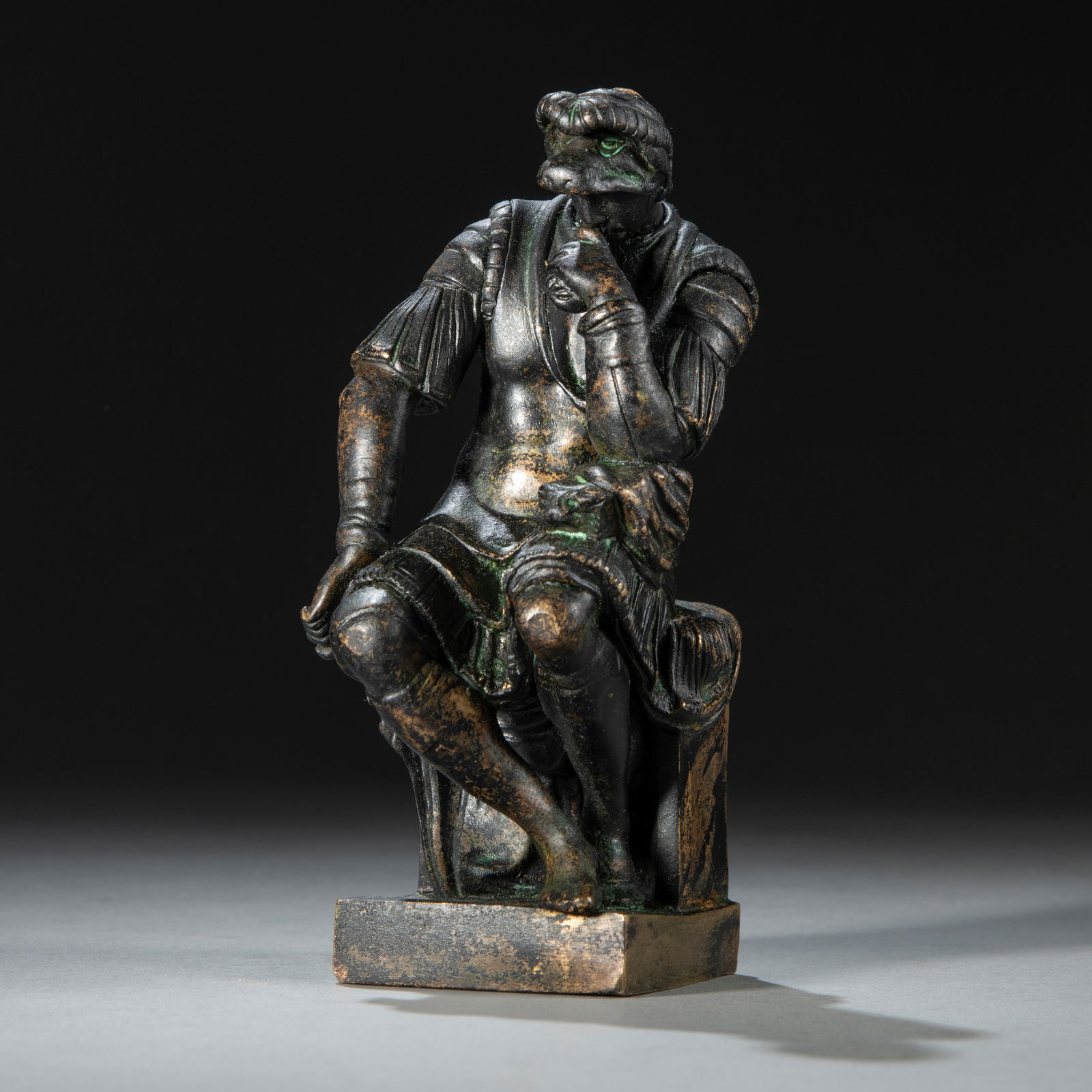 LORENZO DE MEDICI: LORENZO DE MEDICI 20th century H. 17 cm Grand Tour bronze figurine after Michelangelo. Painted. Wear, traces of age.Lorenzo de Medici 20. Jh. H. 17 cm Grand Tour Bronze nach Michelangelo. Bemalt.