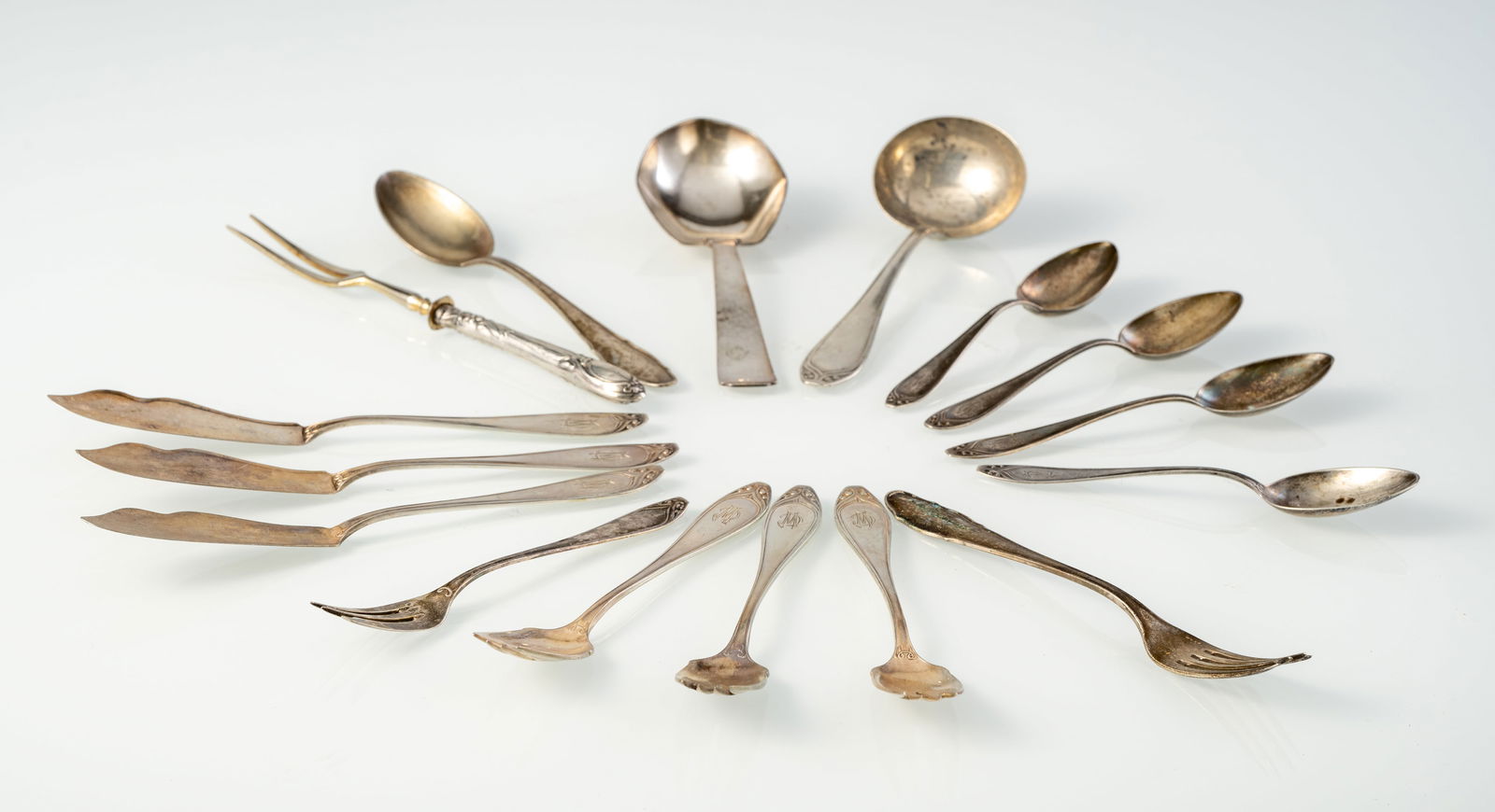 A MIXED LOT OF SILVER CUTLERY PIECES - 2