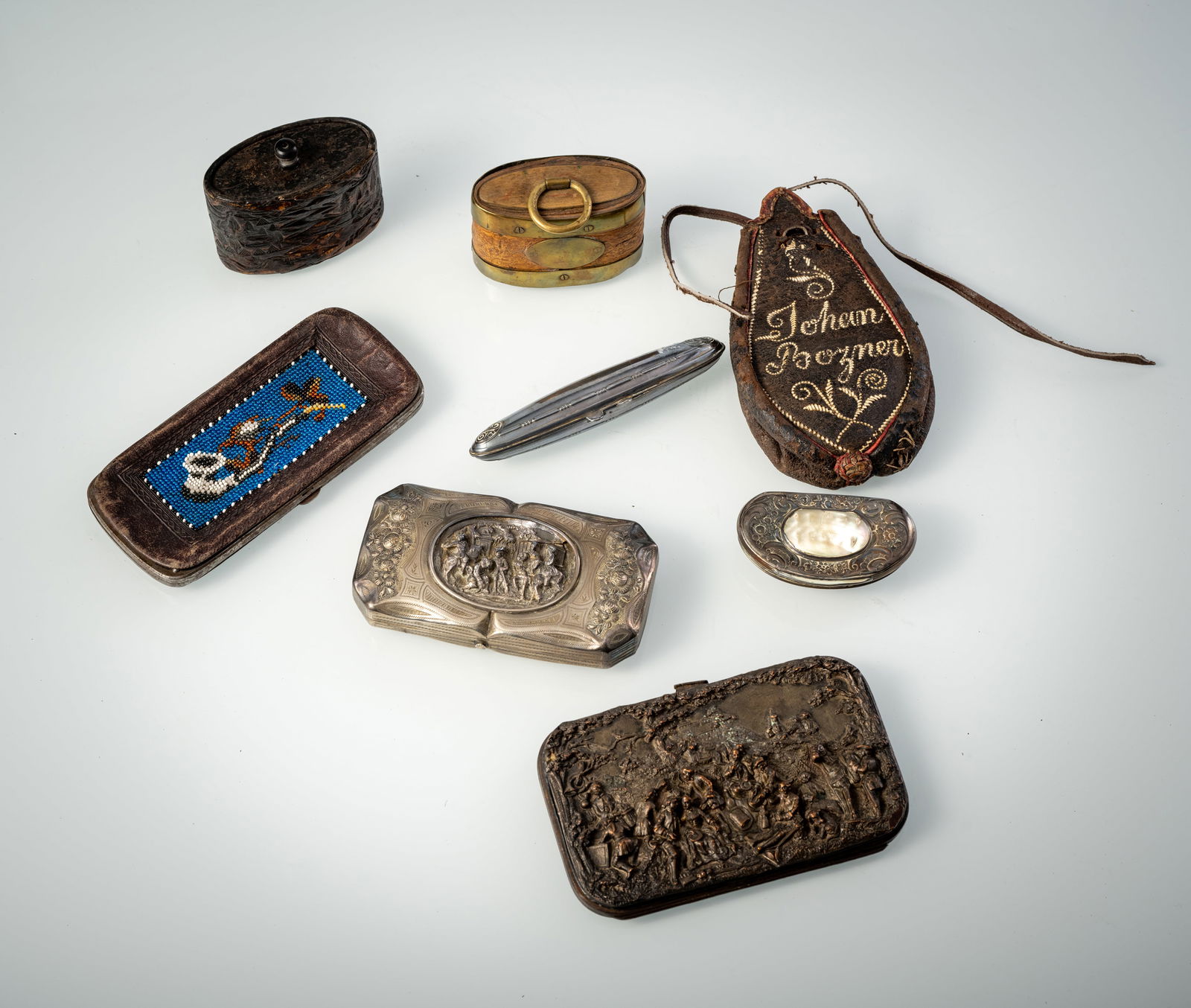 A MIXED LOT OF 8 SMALL BOXES AND PURSES (1 of 4)