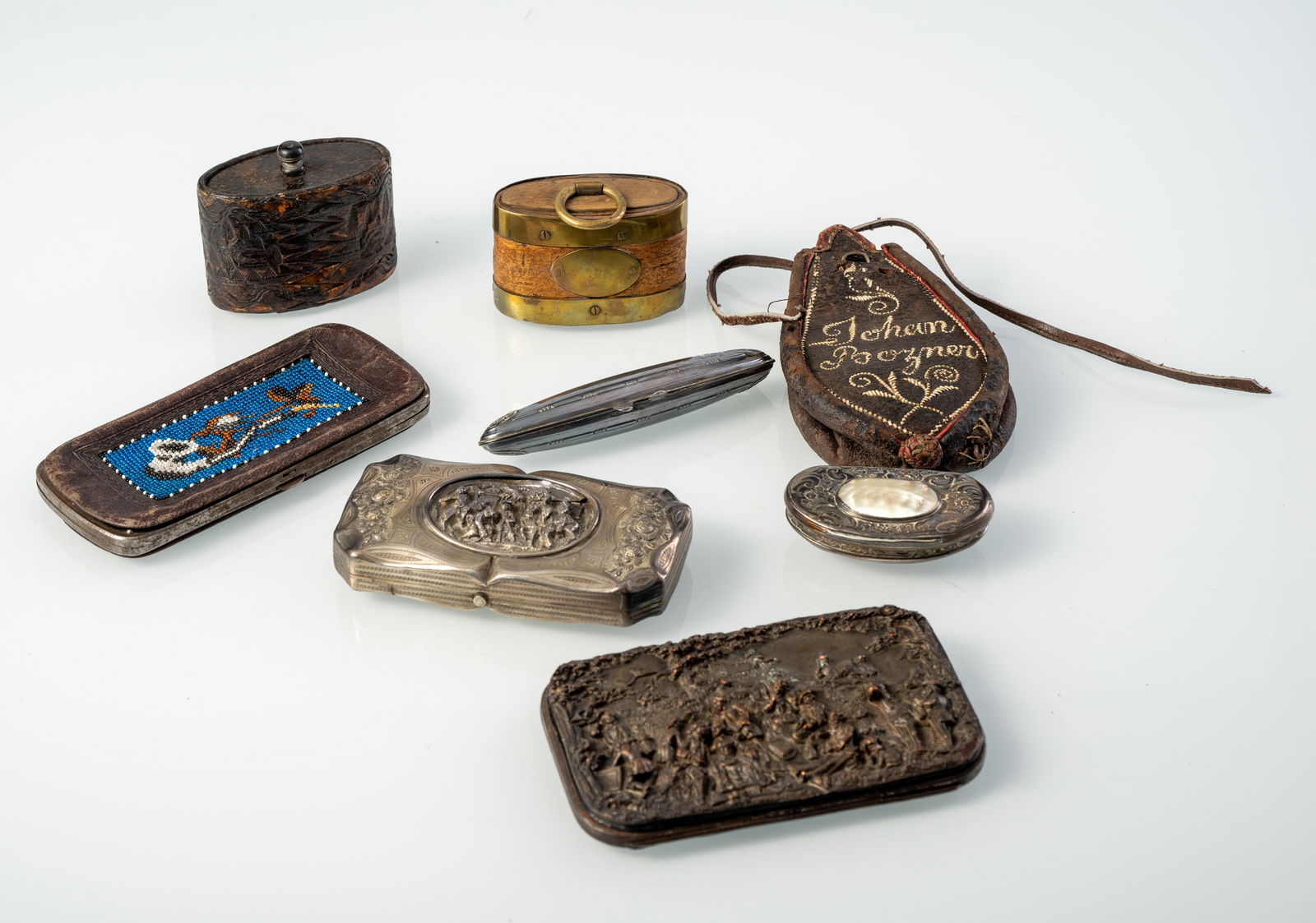 A MIXED LOT OF 8 SMALL BOXES AND PURSES - 2