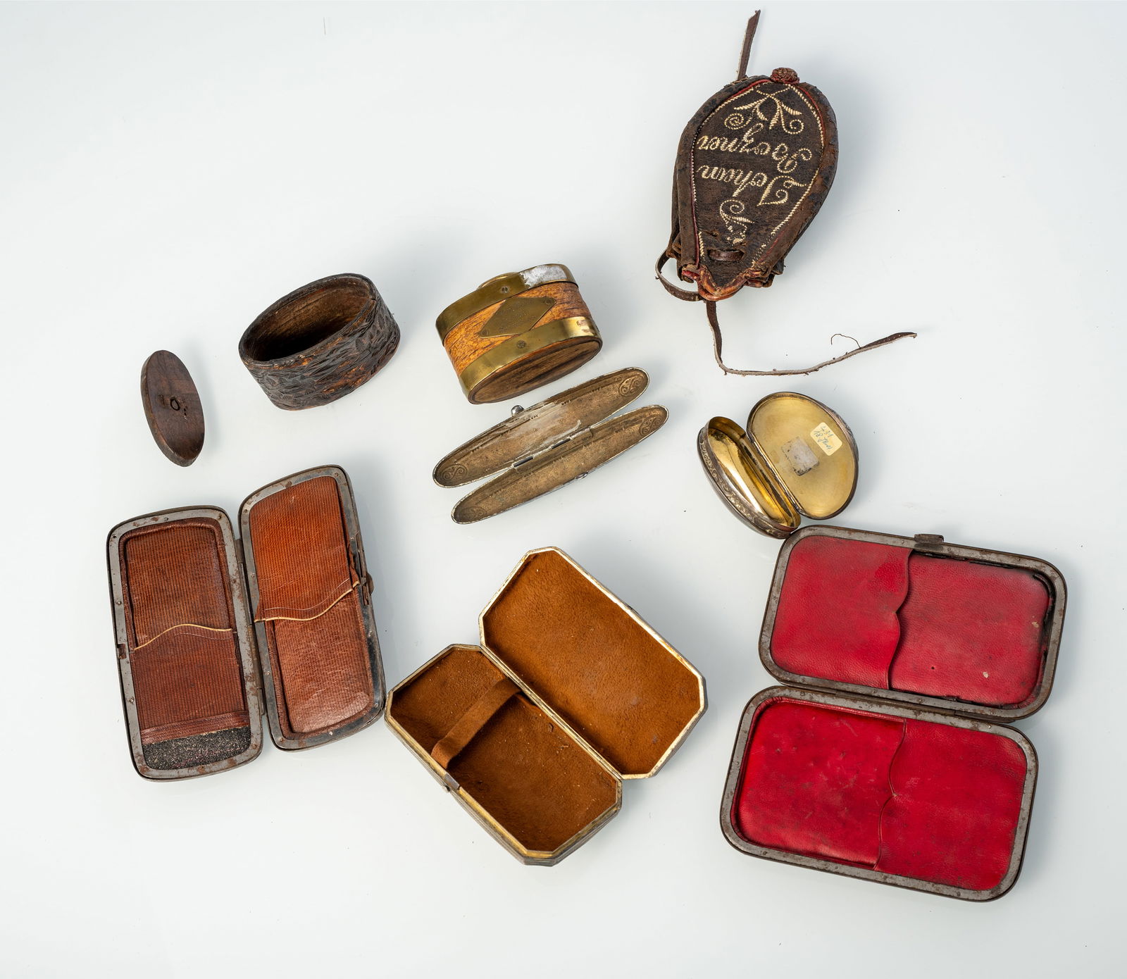 A MIXED LOT OF 8 SMALL BOXES AND PURSES - 3