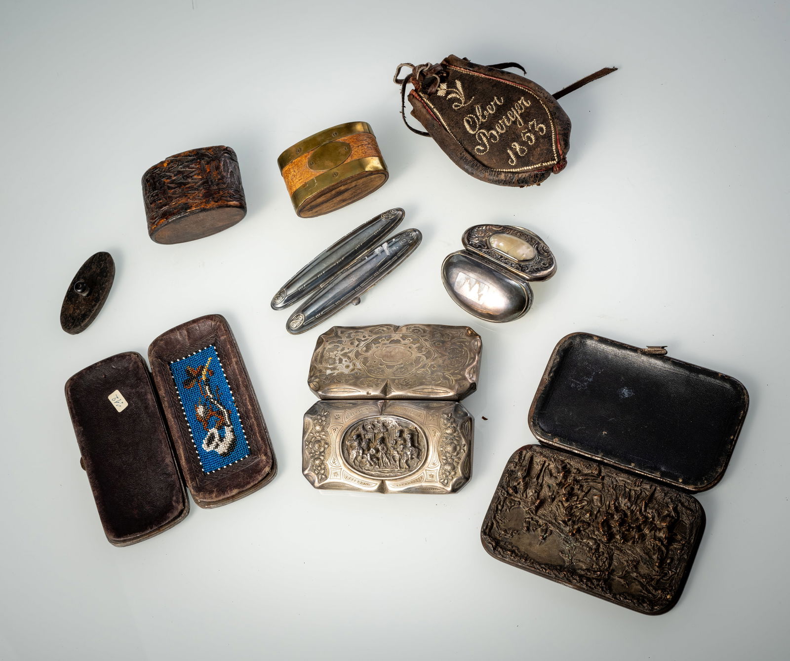 A MIXED LOT OF 8 SMALL BOXES AND PURSES - 4