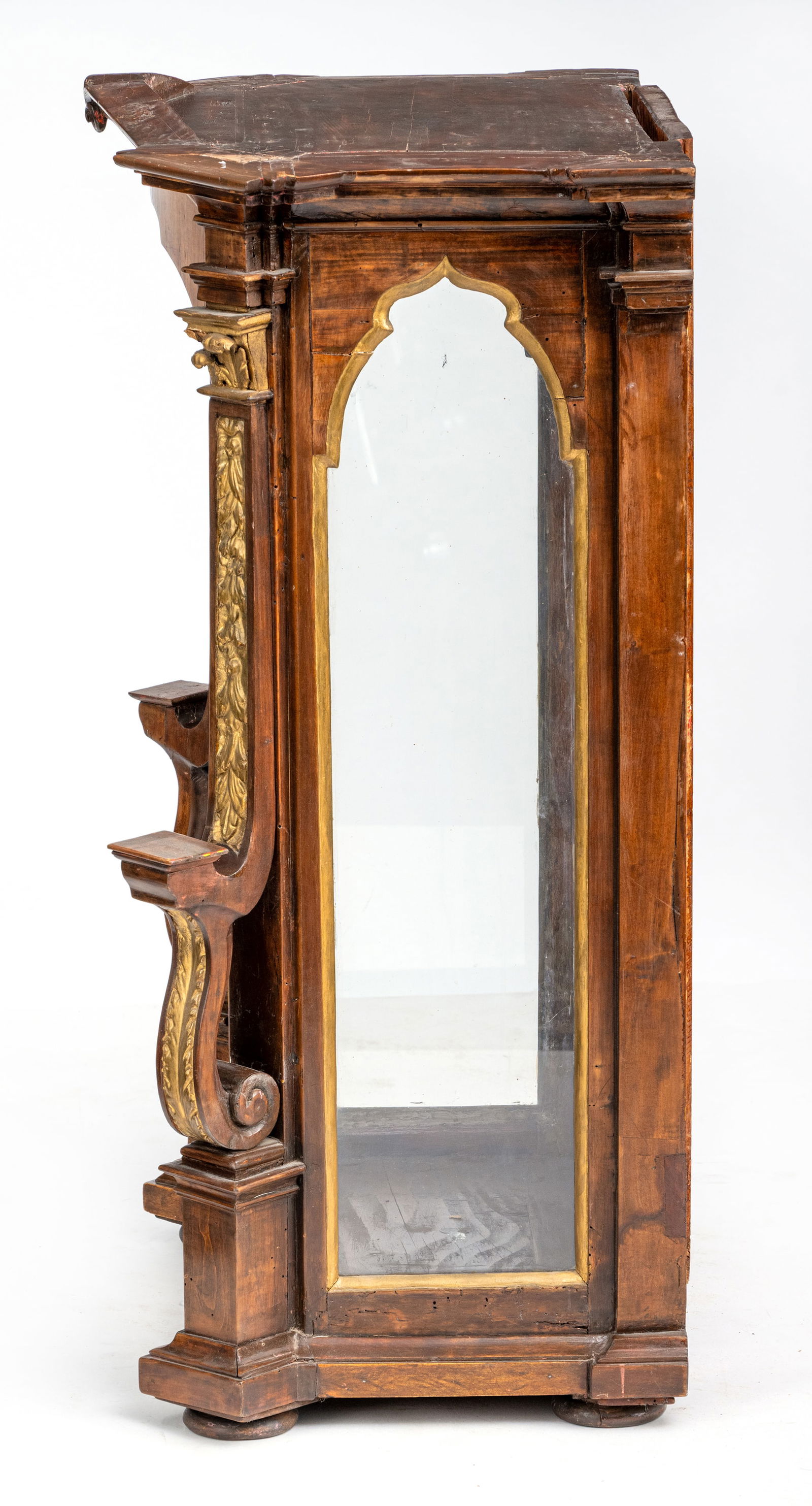 A BAROQUE CARVED AND PARCEL GILT WALNUT DISPLAY CASE - 4