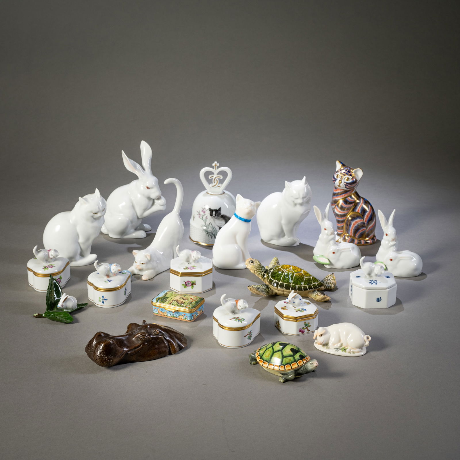 A MIXED LOT OF PORCELAIN ANIMALS AND BOXES: A MIXED LOT OF PORCELAIN ANIMALS AND BOXES mostly Herend, 20th century H. 5/15 cm Some with polychrome painting, manufacturer's marks, some with chips. 1 piglet from Nymphenburg, 1 small animal