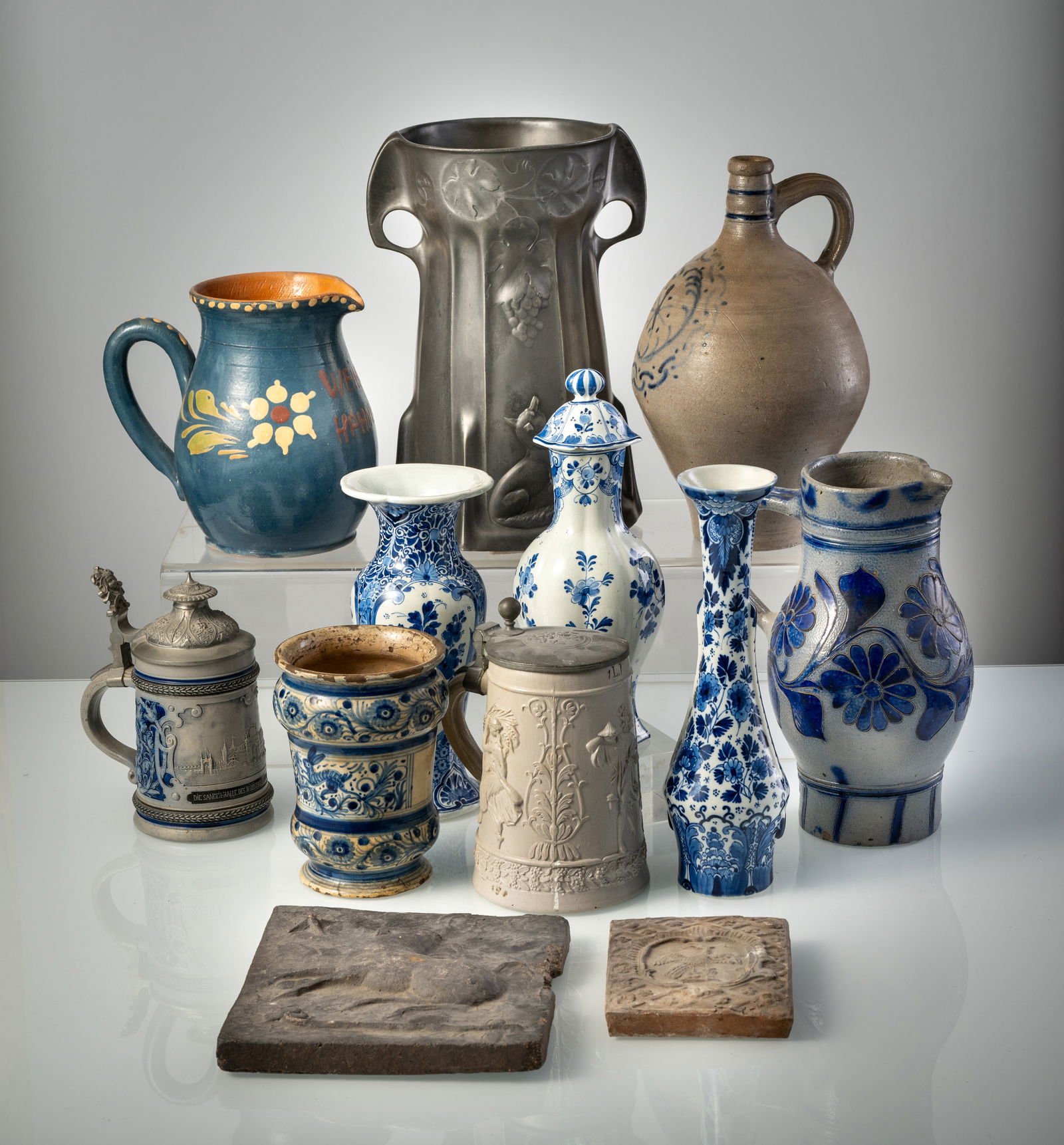 A MIXED LOT OF JARS, VASES, TANKARDS, BOWLS AND TILES (1 of 12)