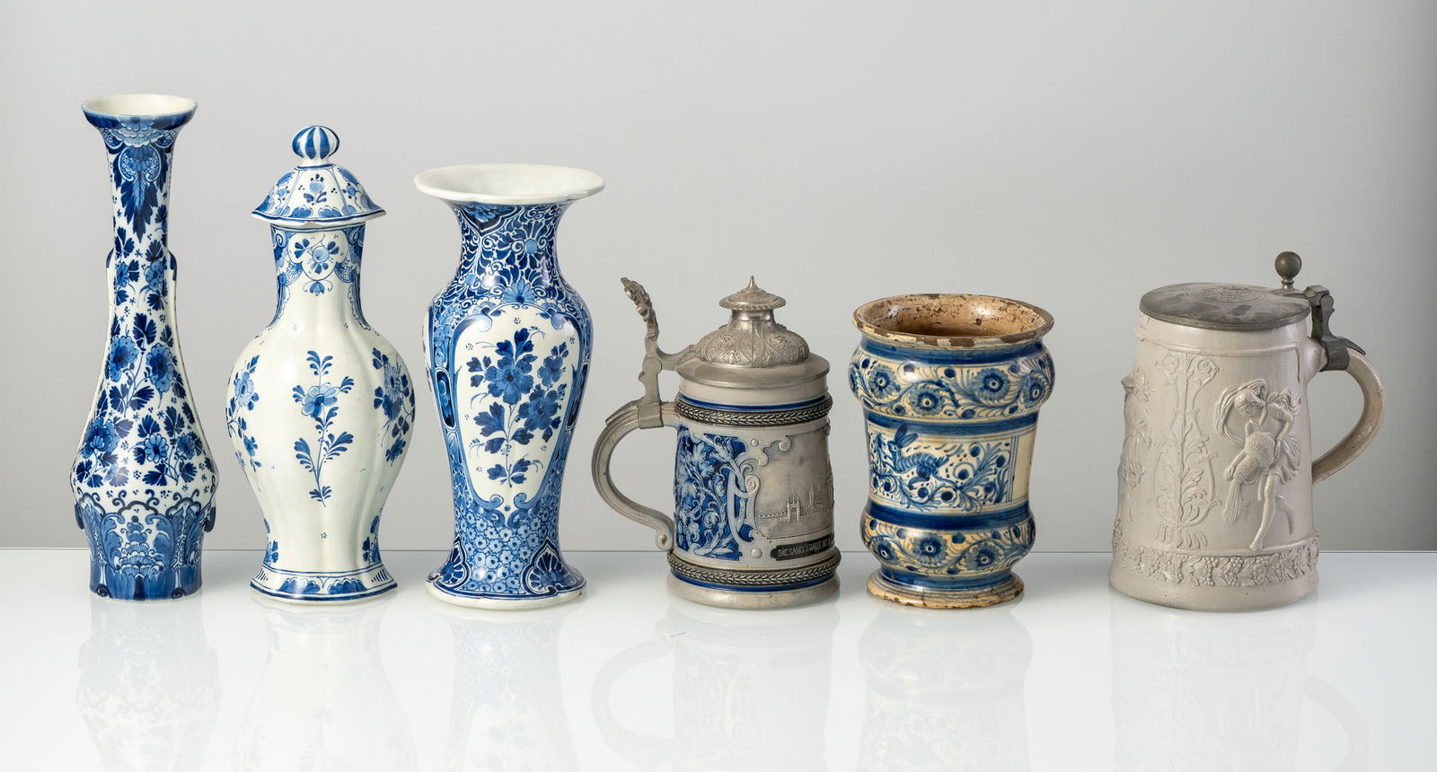 A MIXED LOT OF JARS, VASES, TANKARDS, BOWLS AND TILES - 4