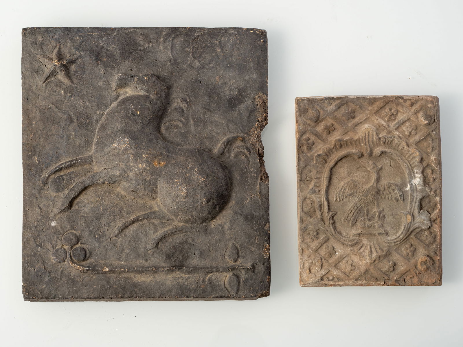 A MIXED LOT OF JARS, VASES, TANKARDS, BOWLS AND TILES - 6