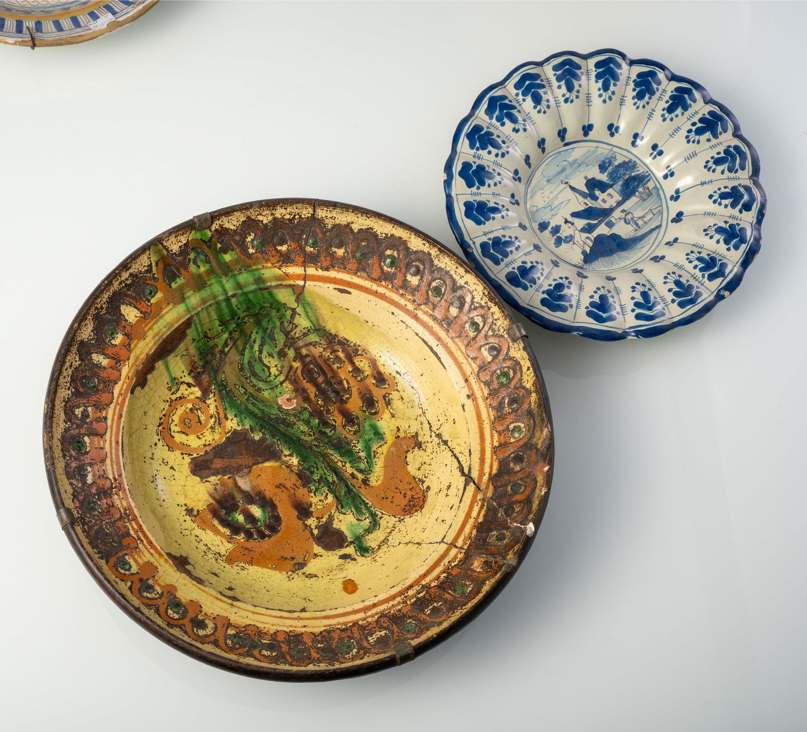 A MIXED LOT OF JARS, VASES, TANKARDS, BOWLS AND TILES - 9