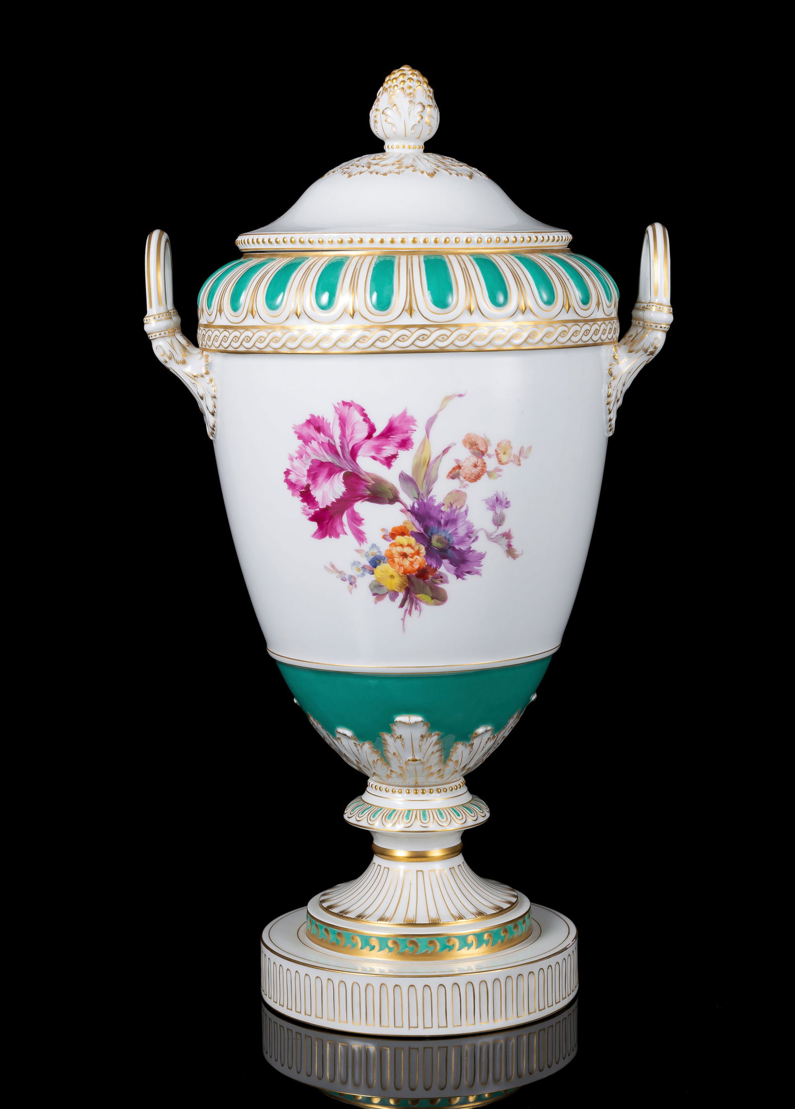 A LARGE KPM BERLIN FLORAL PATTERN AND GILT WEIMAR VASE AND LID (1 of 4)