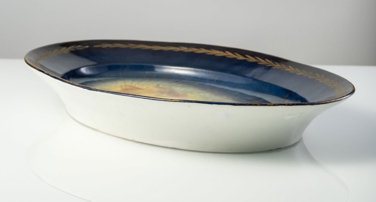A LARGE OVAL PORCELAIN DISH WITH RESURRECTION SCENE - 2