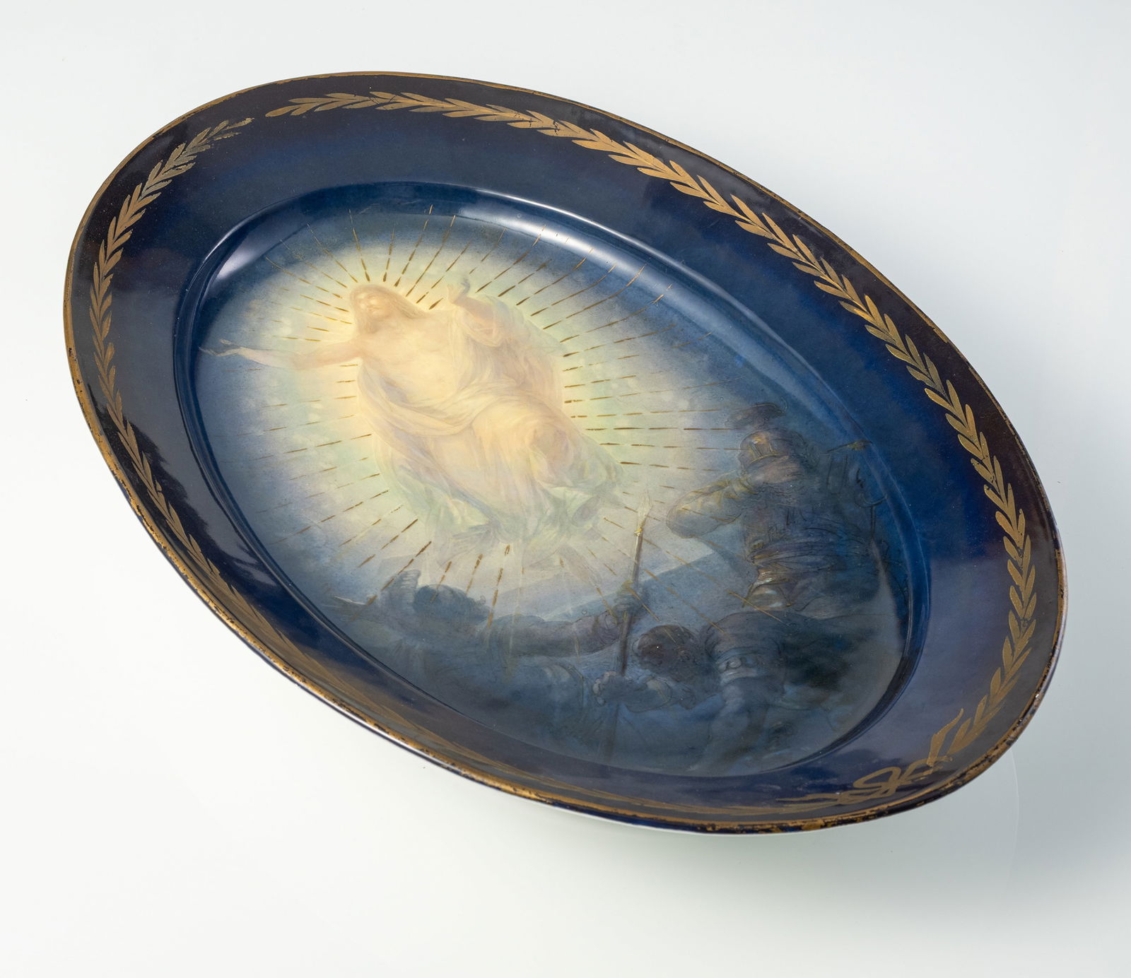 A LARGE OVAL PORCELAIN DISH WITH RESURRECTION SCENE - 3