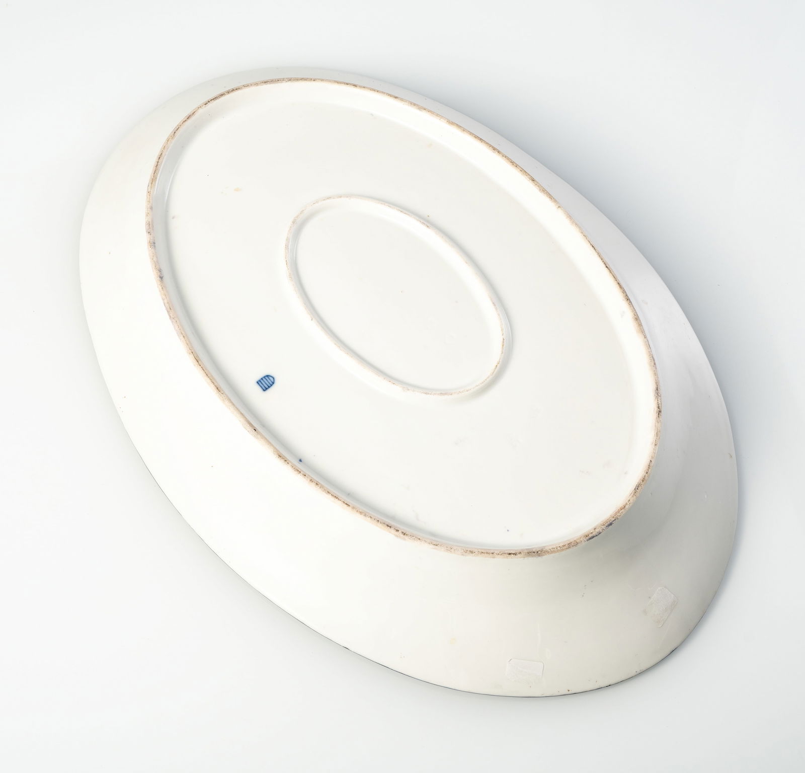 A LARGE OVAL PORCELAIN DISH WITH RESURRECTION SCENE - 4