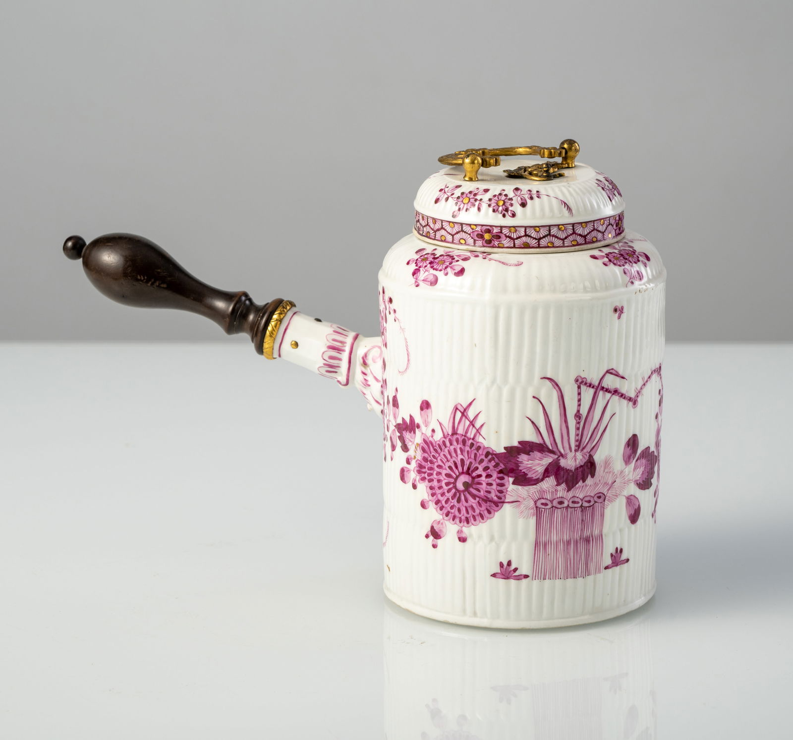 A MEISSEN BRASS MOUNTED PURPLE RED PAINTED CHOCOLATE POT - 2