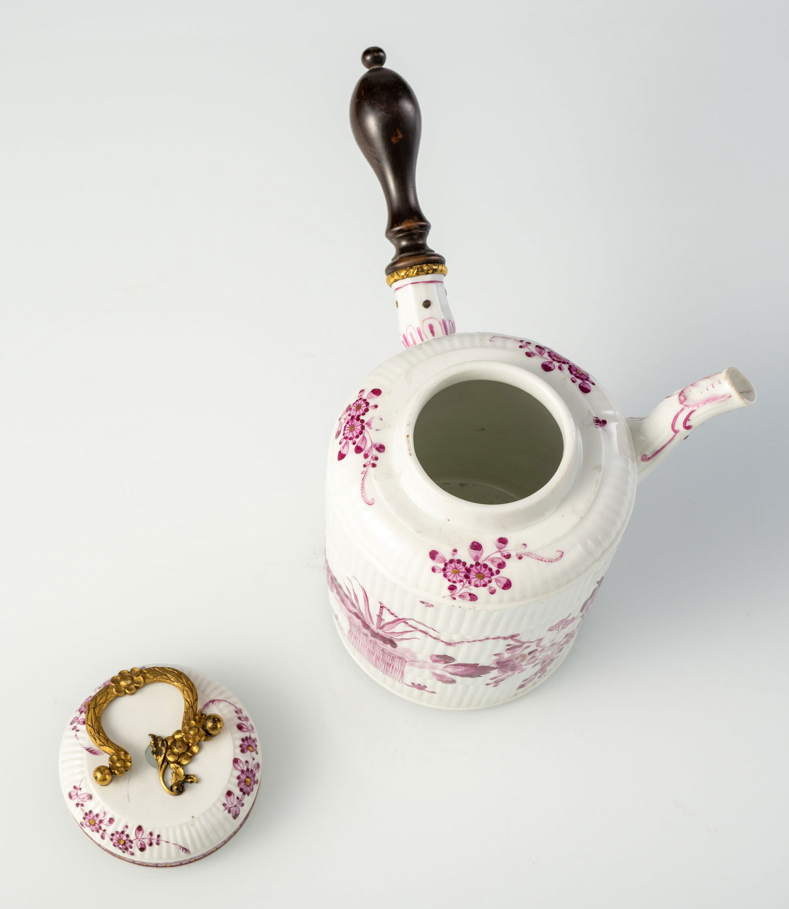 A MEISSEN BRASS MOUNTED PURPLE RED PAINTED CHOCOLATE POT - 3