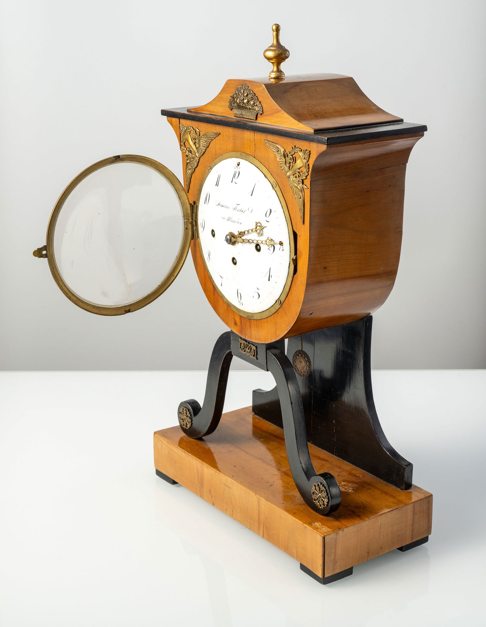 A GERMAN BIEDERMEIER TABLE CLOCK - 2