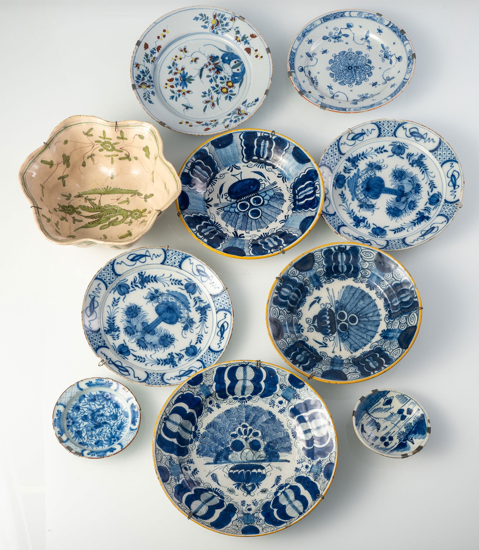 A MIXED LOT OF TWELFE FAIENCE PLATES DISHES AND BOWLS - 2