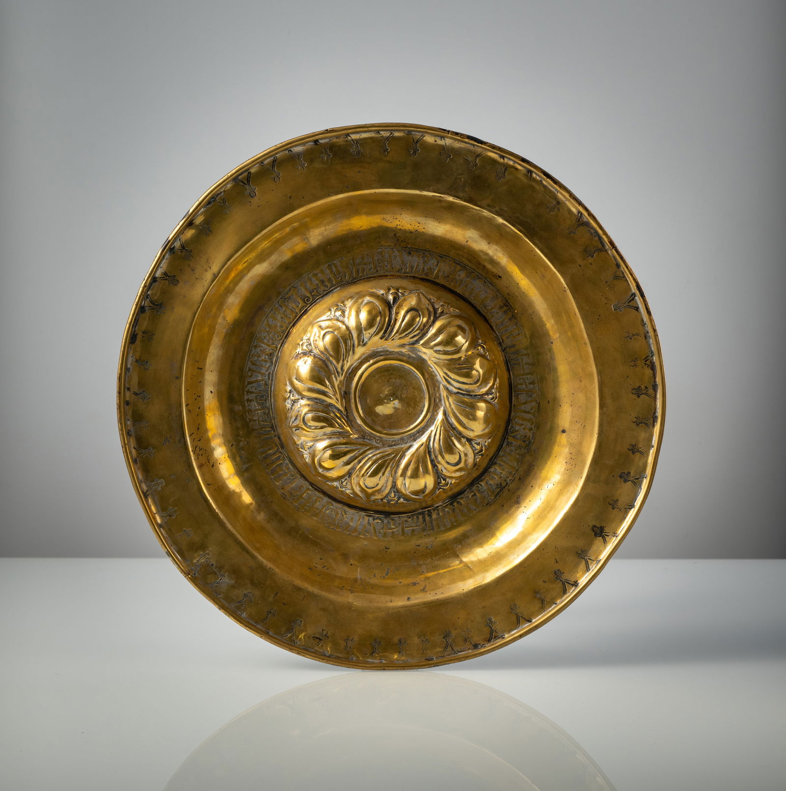 A LARGE SOUTH GERMAN EMBOSSED BRASS DISH - 2