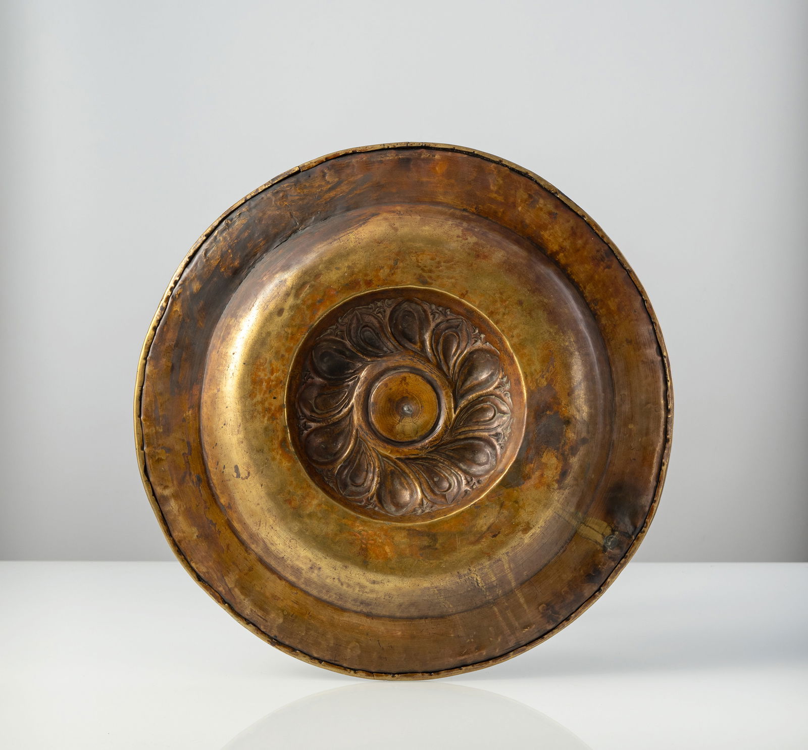 A LARGE SOUTH GERMAN EMBOSSED BRASS DISH - 4