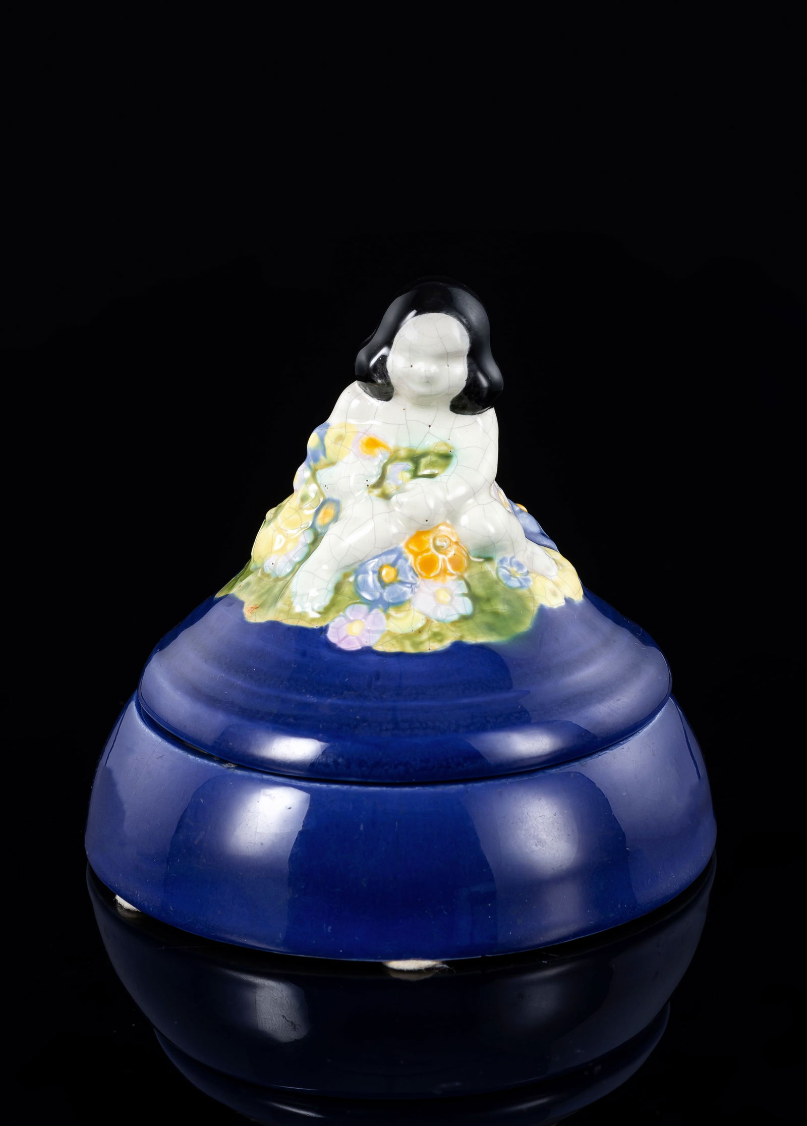 CERAMIC SMALL BOWL AND LID WITH PUTTO: CERAMIC SMALL BOWL AND LID WITH PUTTO Wiener Kunstkeramiksche Werkstätte, Vienna, ca. 1914 H. 12 cm Marked at the bottom with company's mark and AUSTRIA, model no. 1111 and 54/3. Lid with