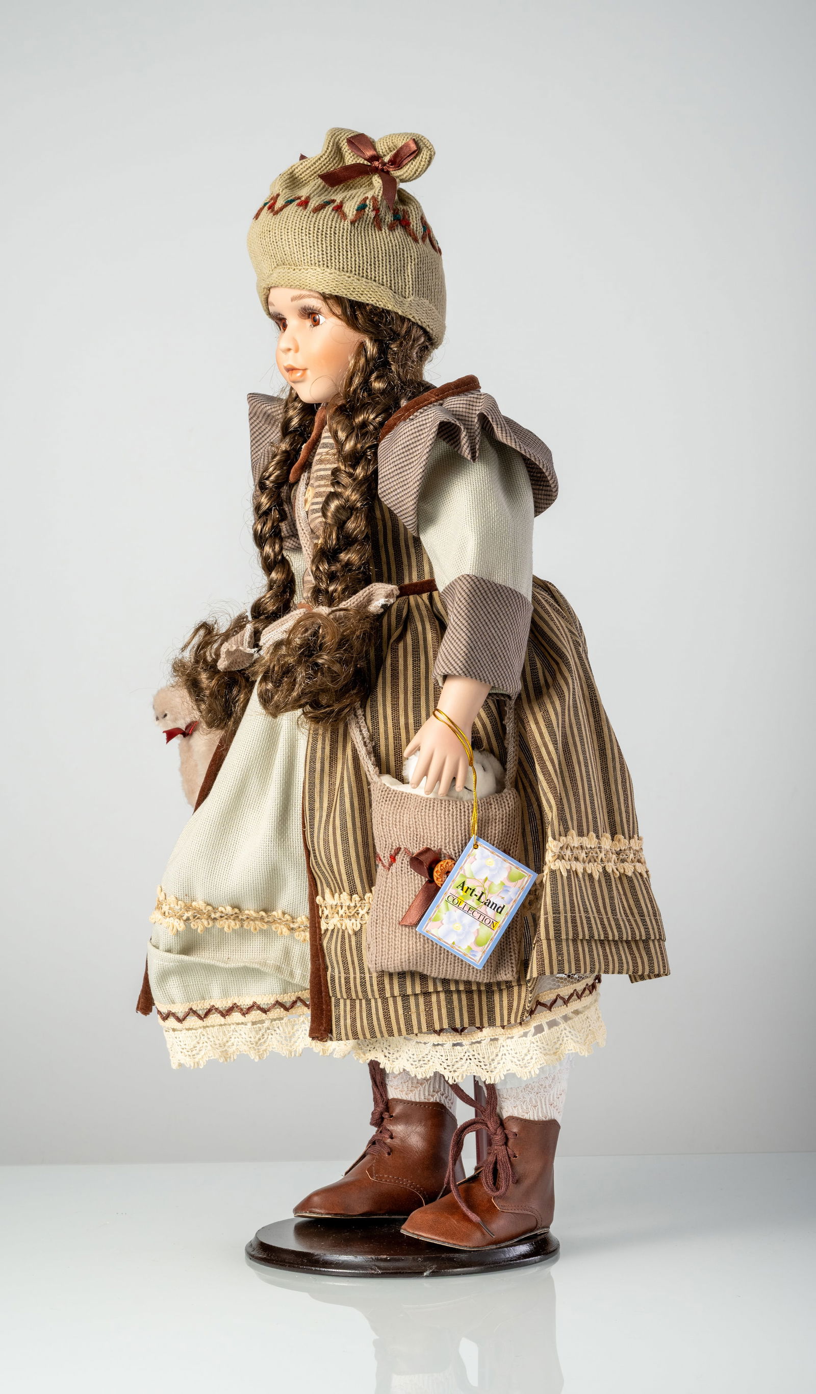 A PORCELAIN HEAD DOLL - 4