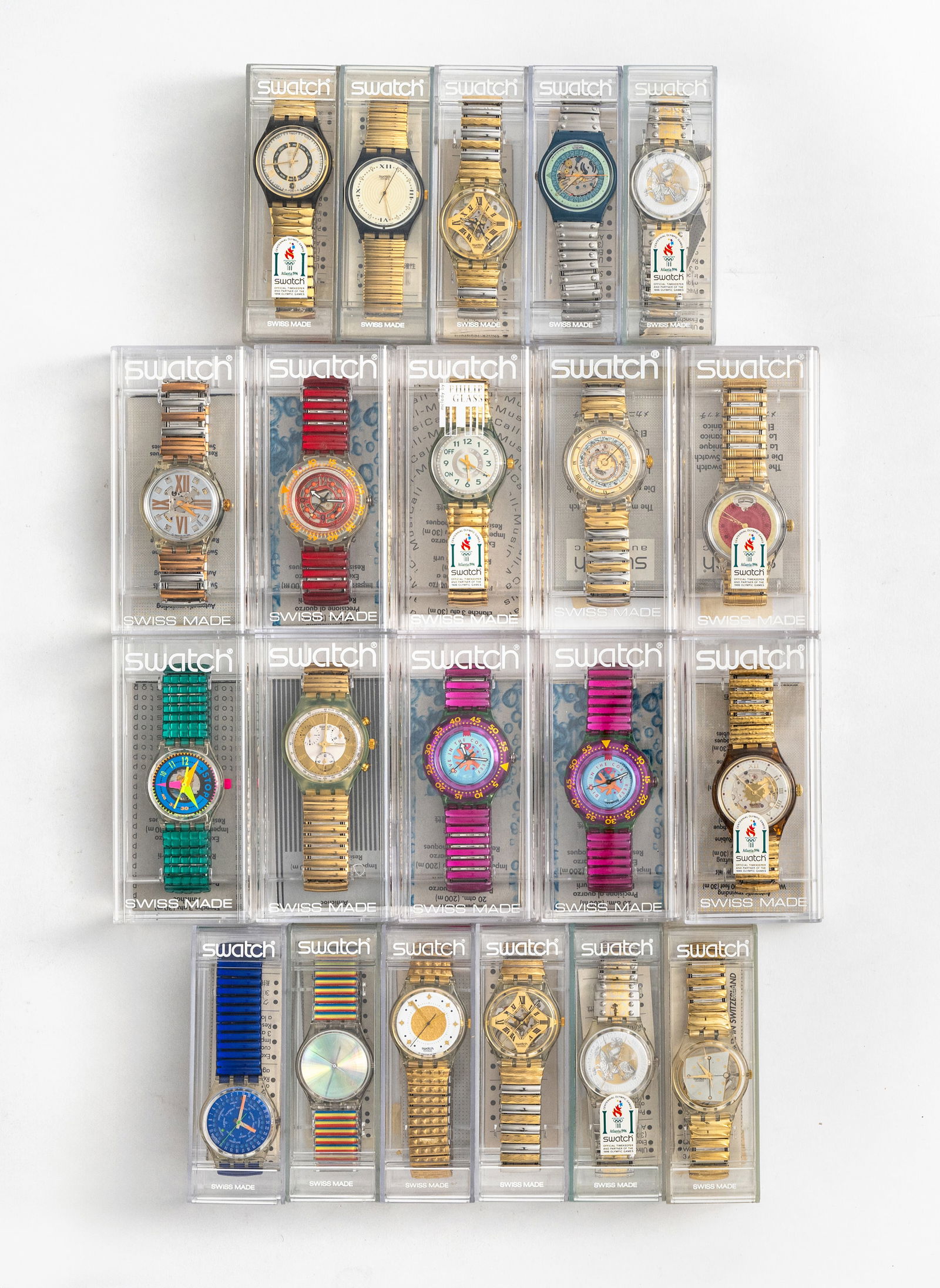 Mixed lot of 21 Swatch watches: Mixed lot of 21 Swatch watches Various editions, plastic bracelet with elasticated strap, water-resistant, quartz movement not tested for functionality, batteries must be replaced, with case.