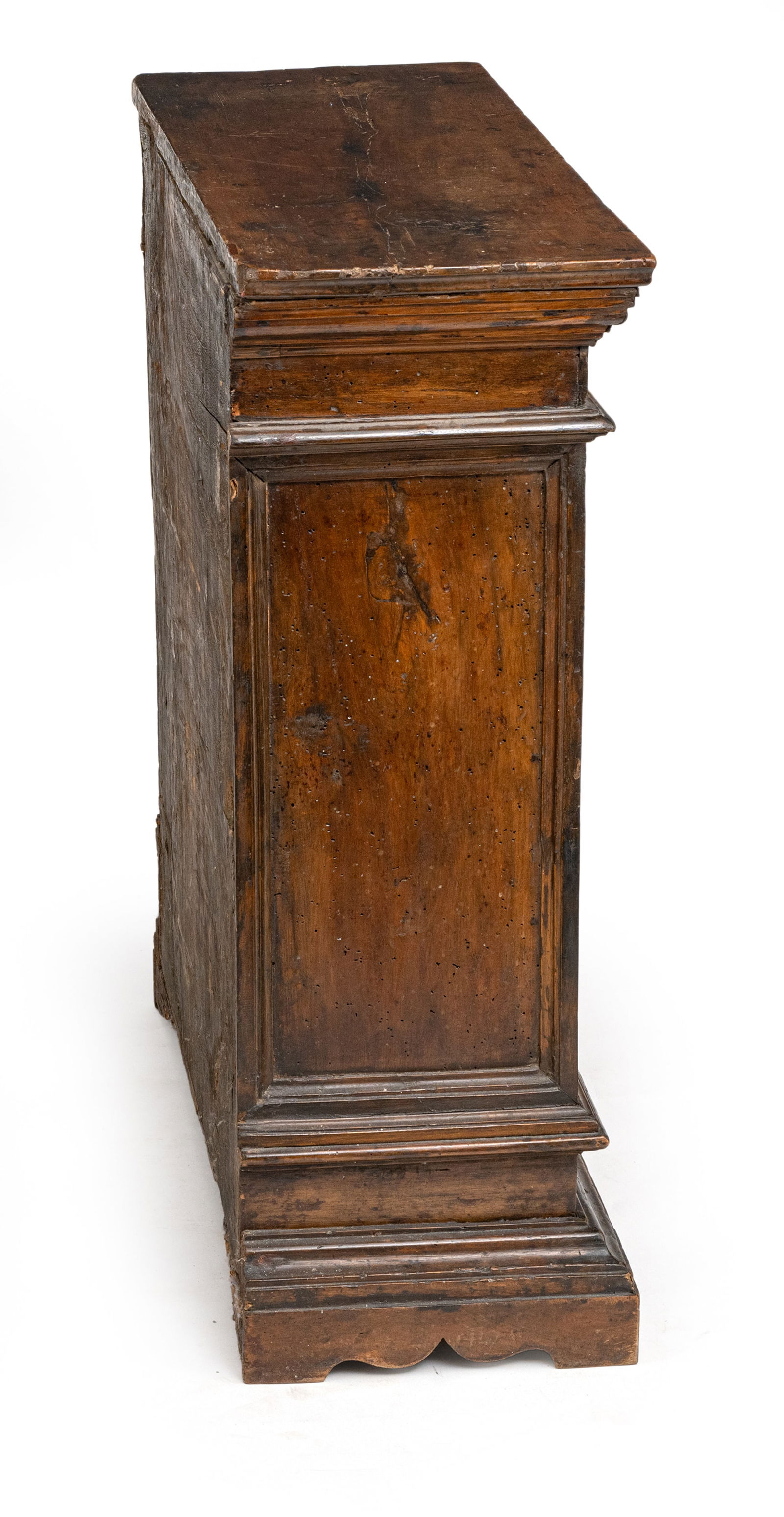 A NORTH ITALIAN BAROQUE WALNUT COMMODE - 6