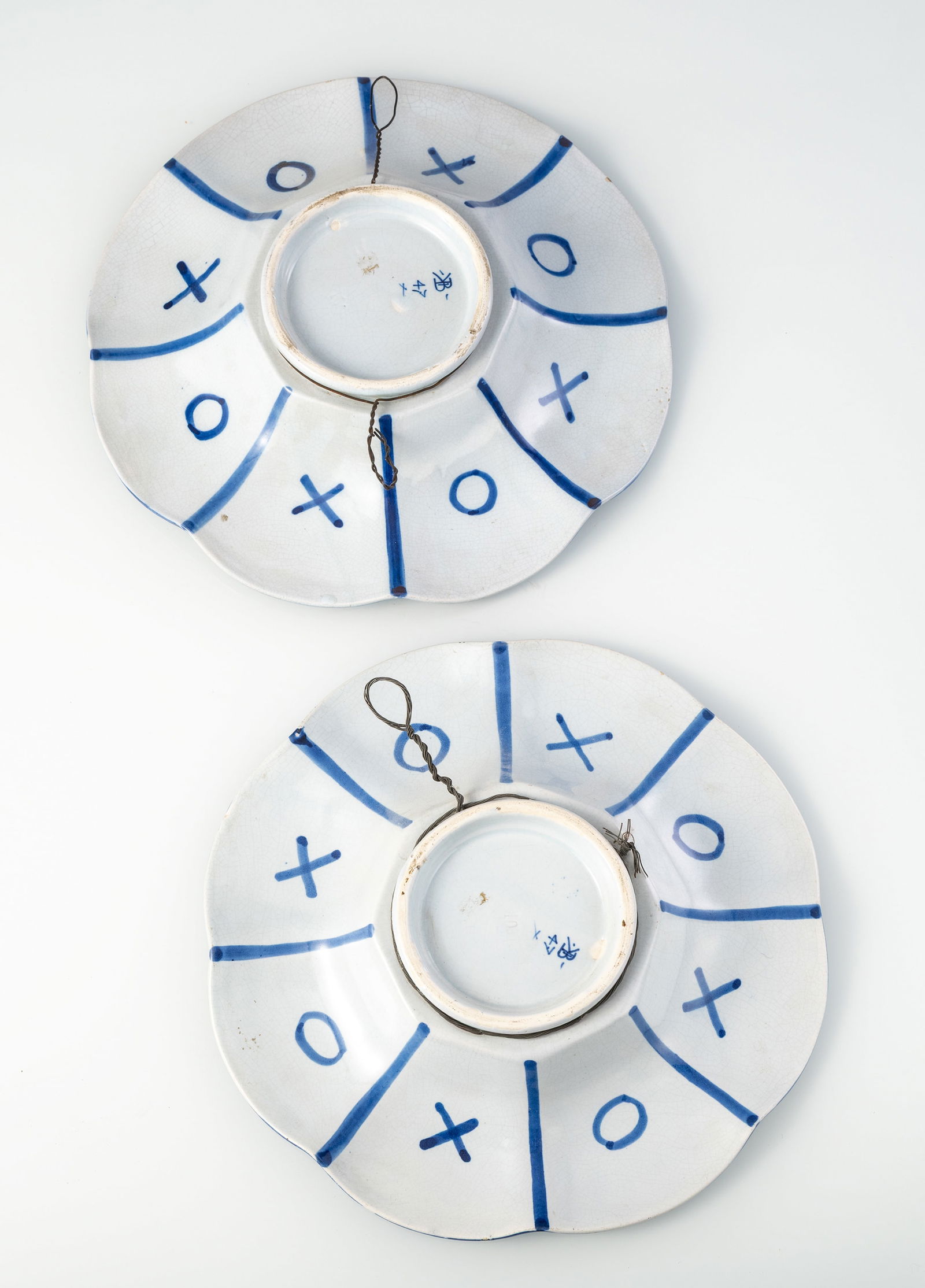 TWO BLUE PAINTED CHINOISERIE PATTERN FAIENCE DISHES - 3