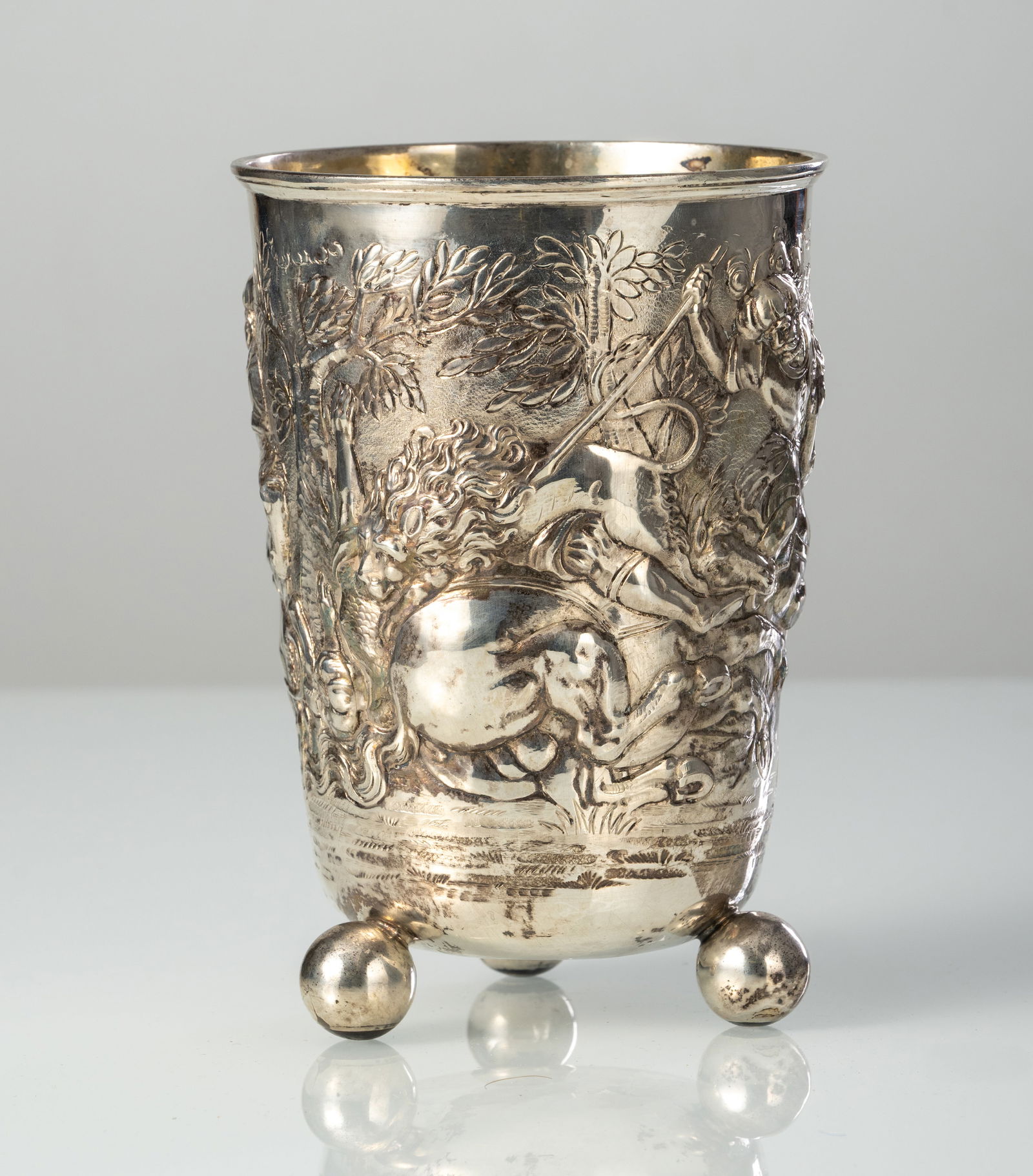 A GERMAN PARCEL GILT SILVER BEAKER DEPICTING A LION HUNT - 2
