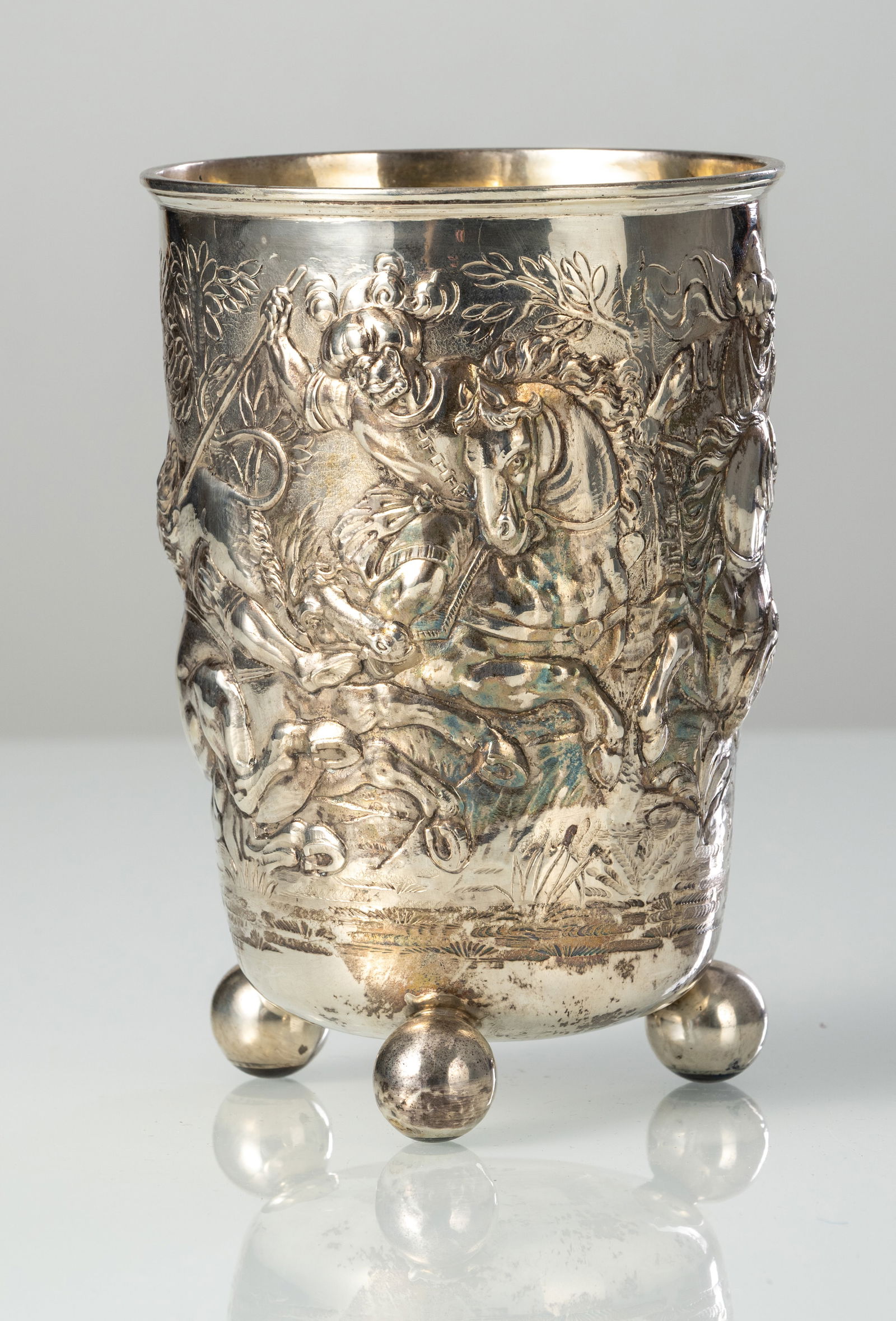 A GERMAN PARCEL GILT SILVER BEAKER DEPICTING A LION HUNT - 3